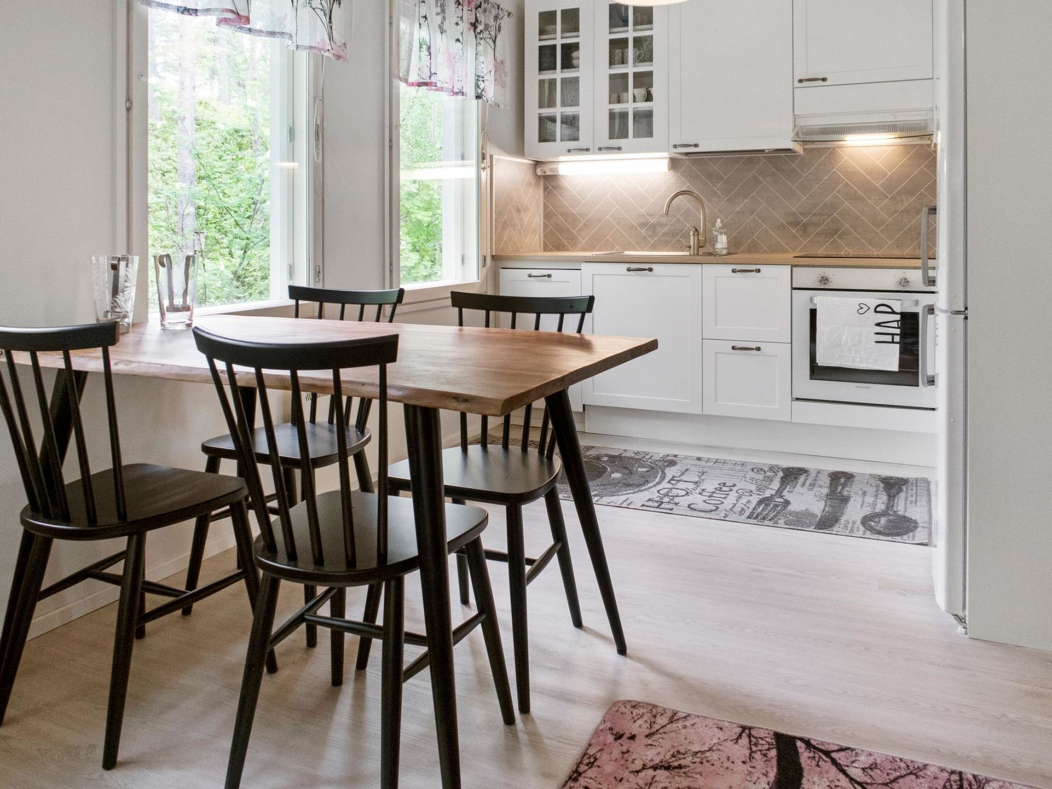  — Kitchen / Dining Room (1 of 22)