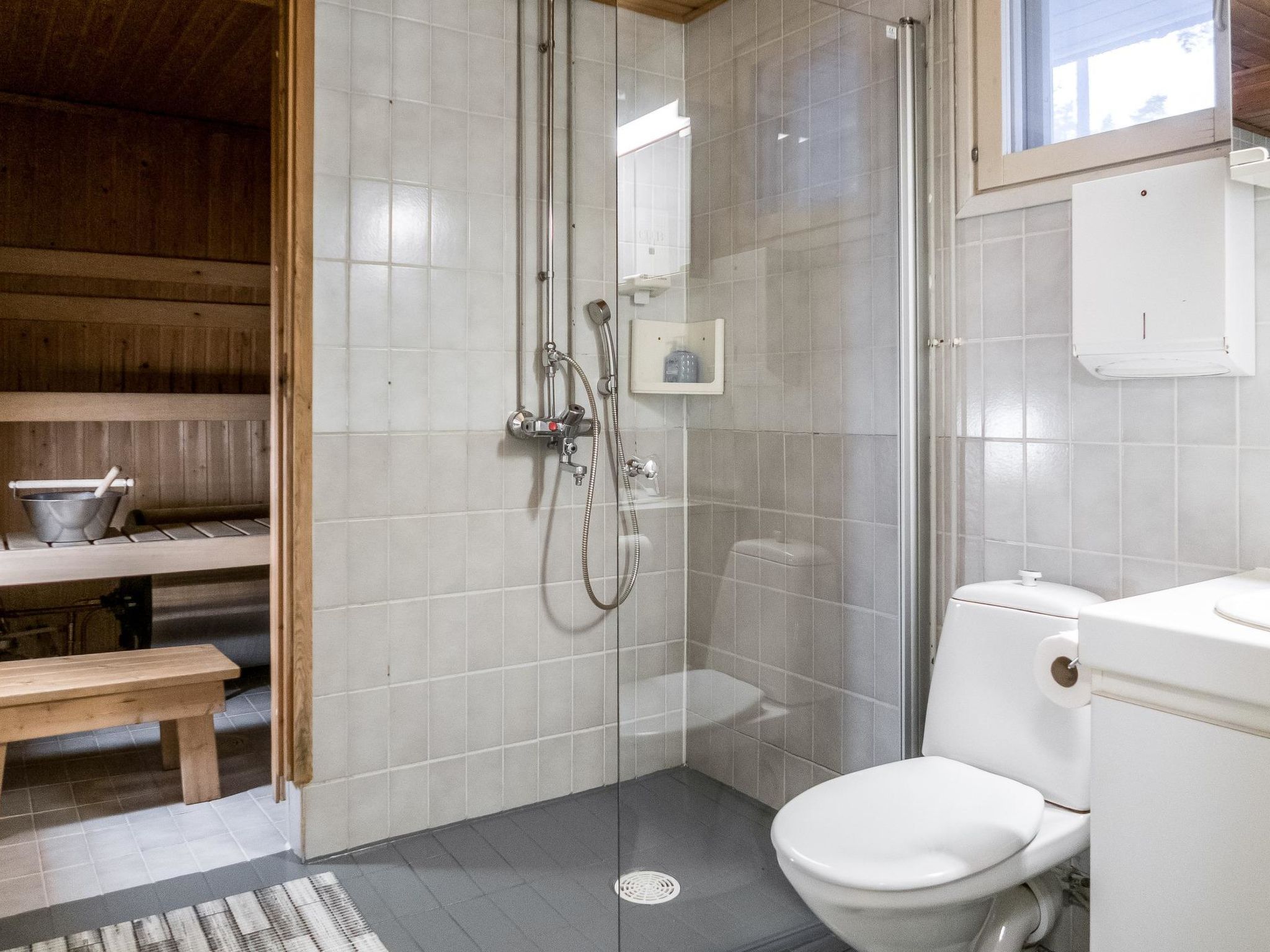 Lomakatti 10b-Binnen