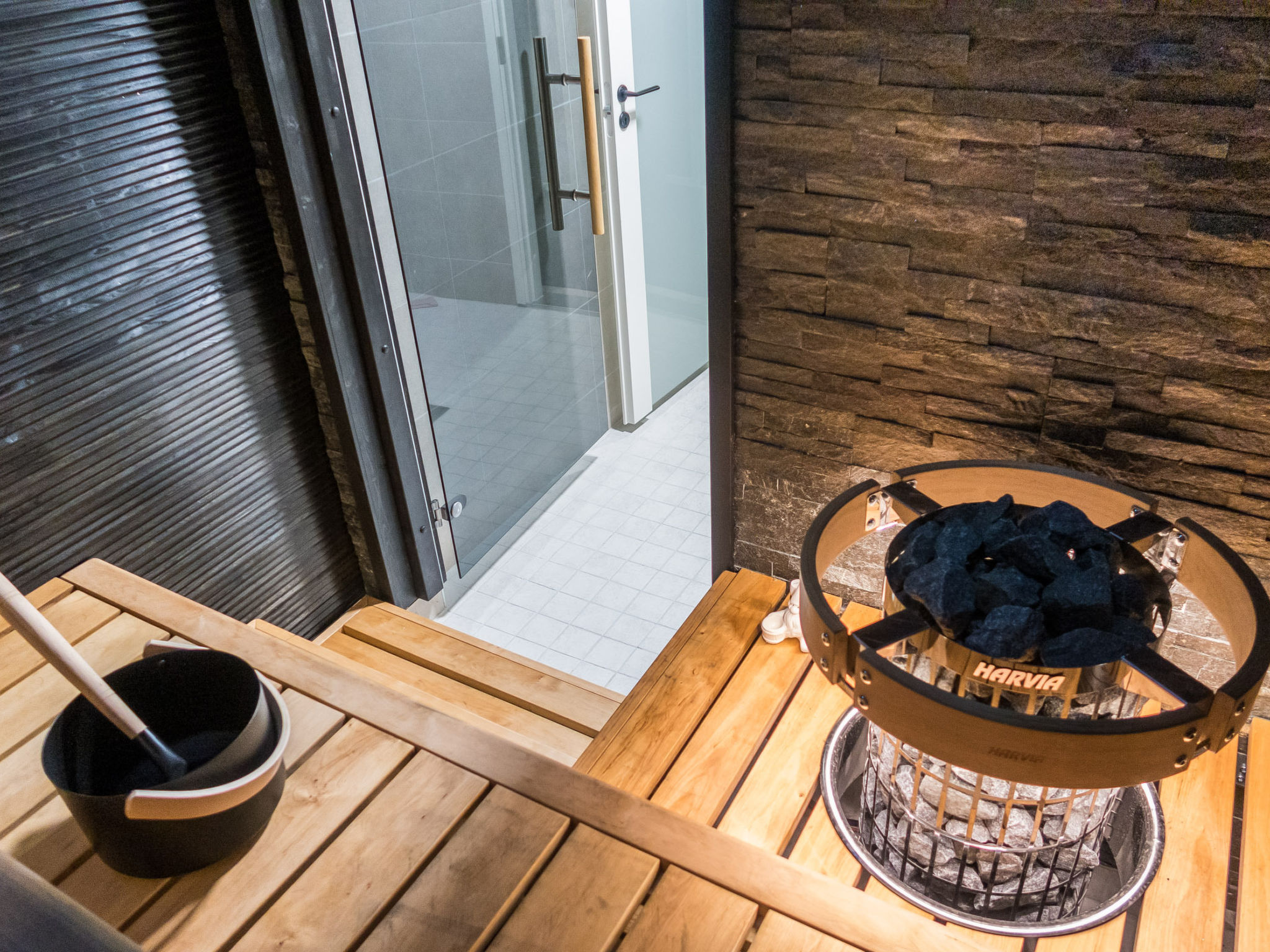 Kivilahti vuokatti - Binnen