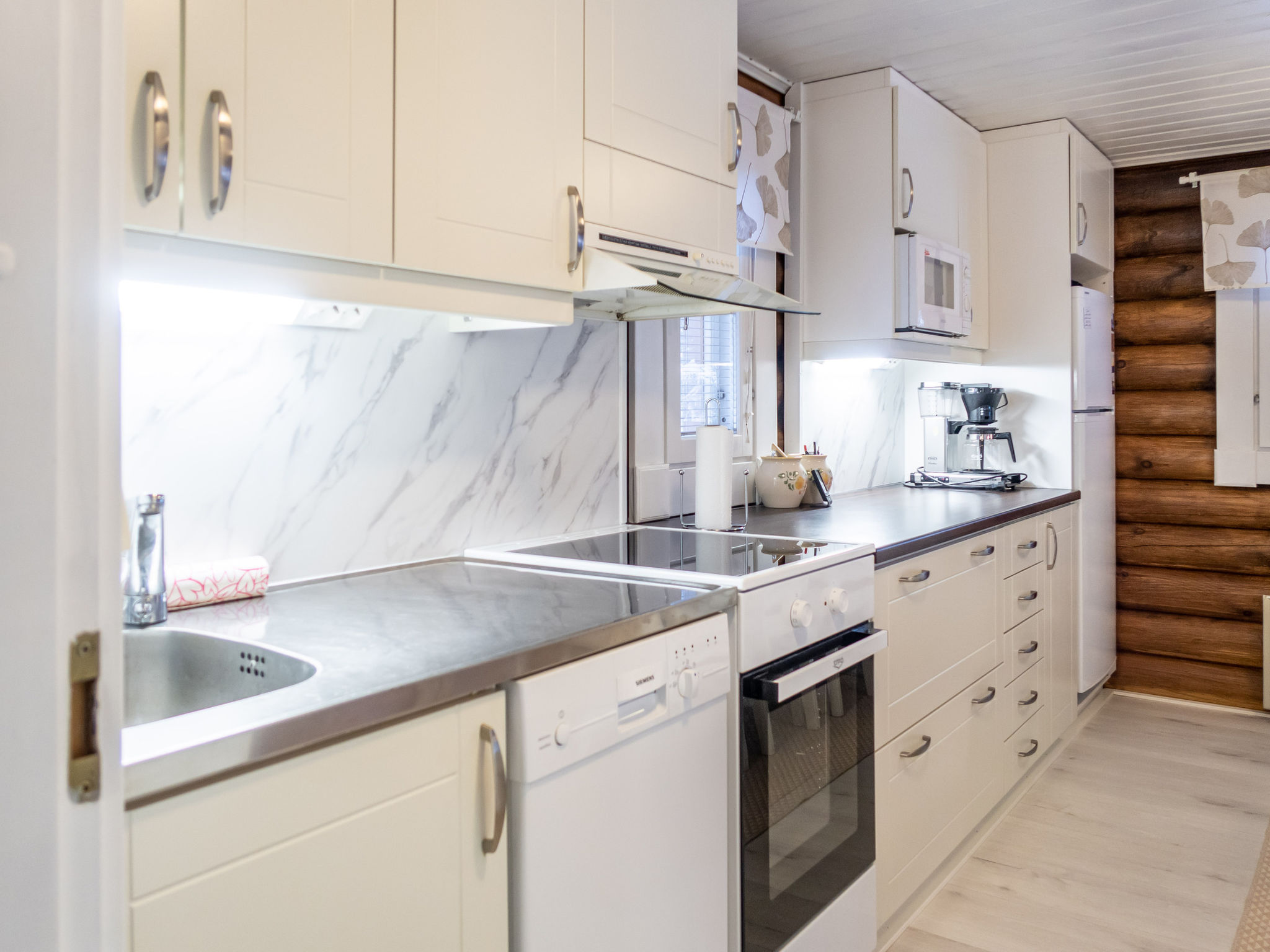 Linnanhelmi (ent. metsäpeura)-Inside