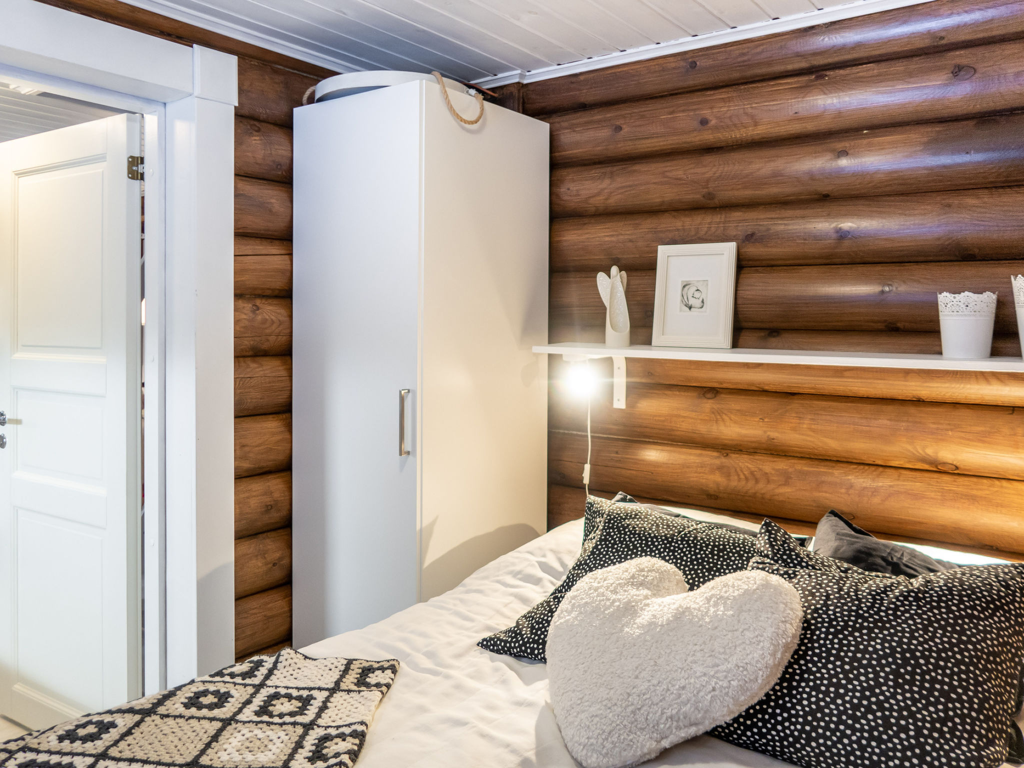 Linnanhelmi (ent. metsäpeura)-Inside