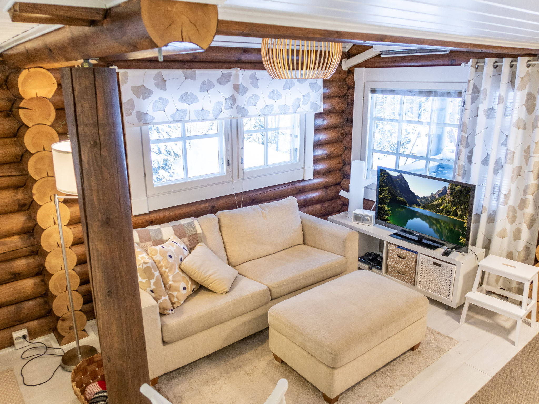 Linnanhelmi (ent. metsäpeura)-Inside