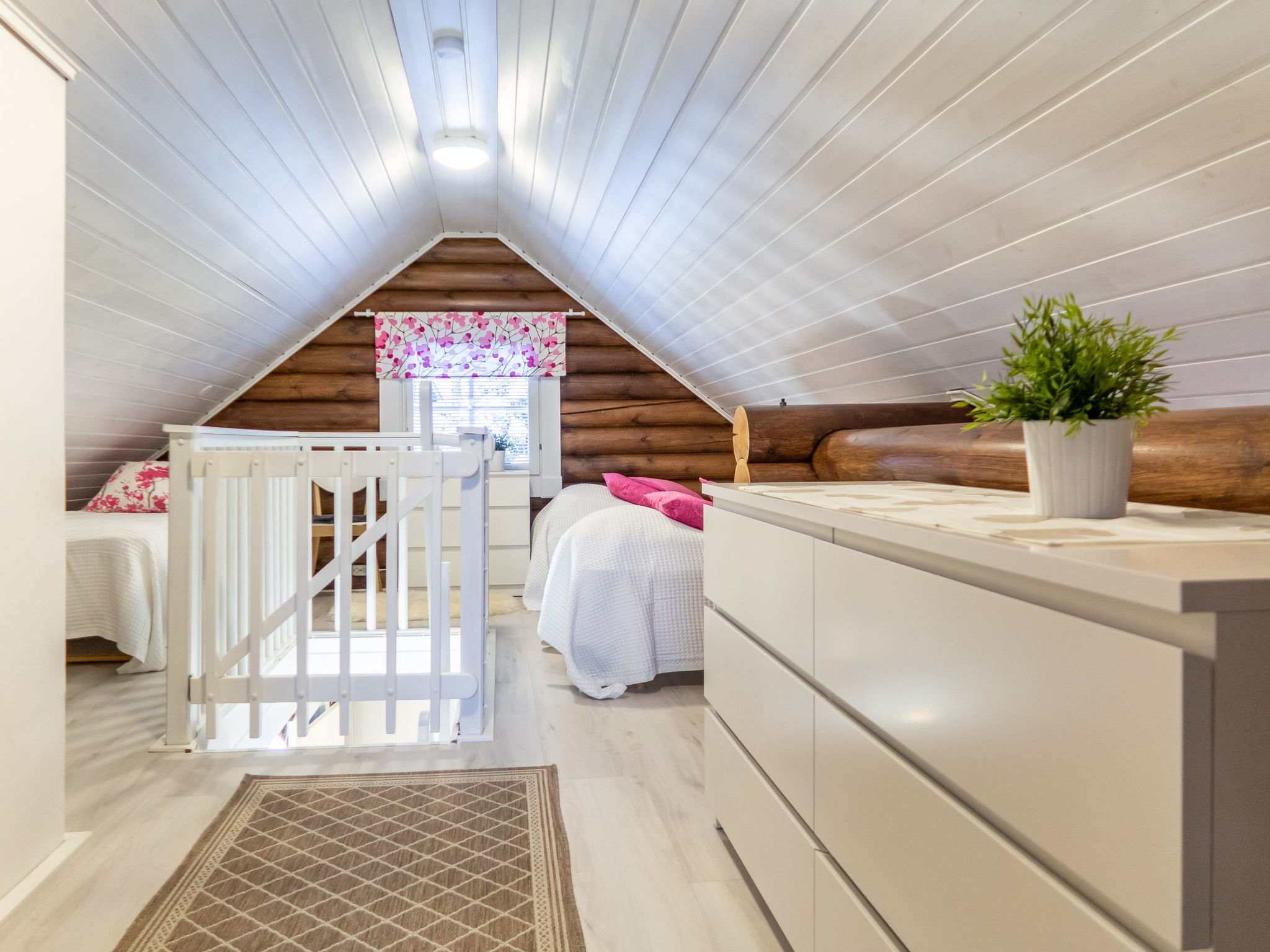 Linnanhelmi (ent. metsäpeura)-Inside