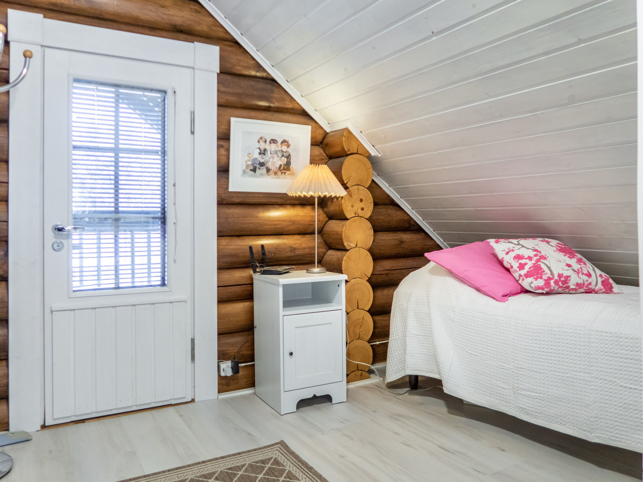 Linnanhelmi (ent. metsäpeura)-Inside