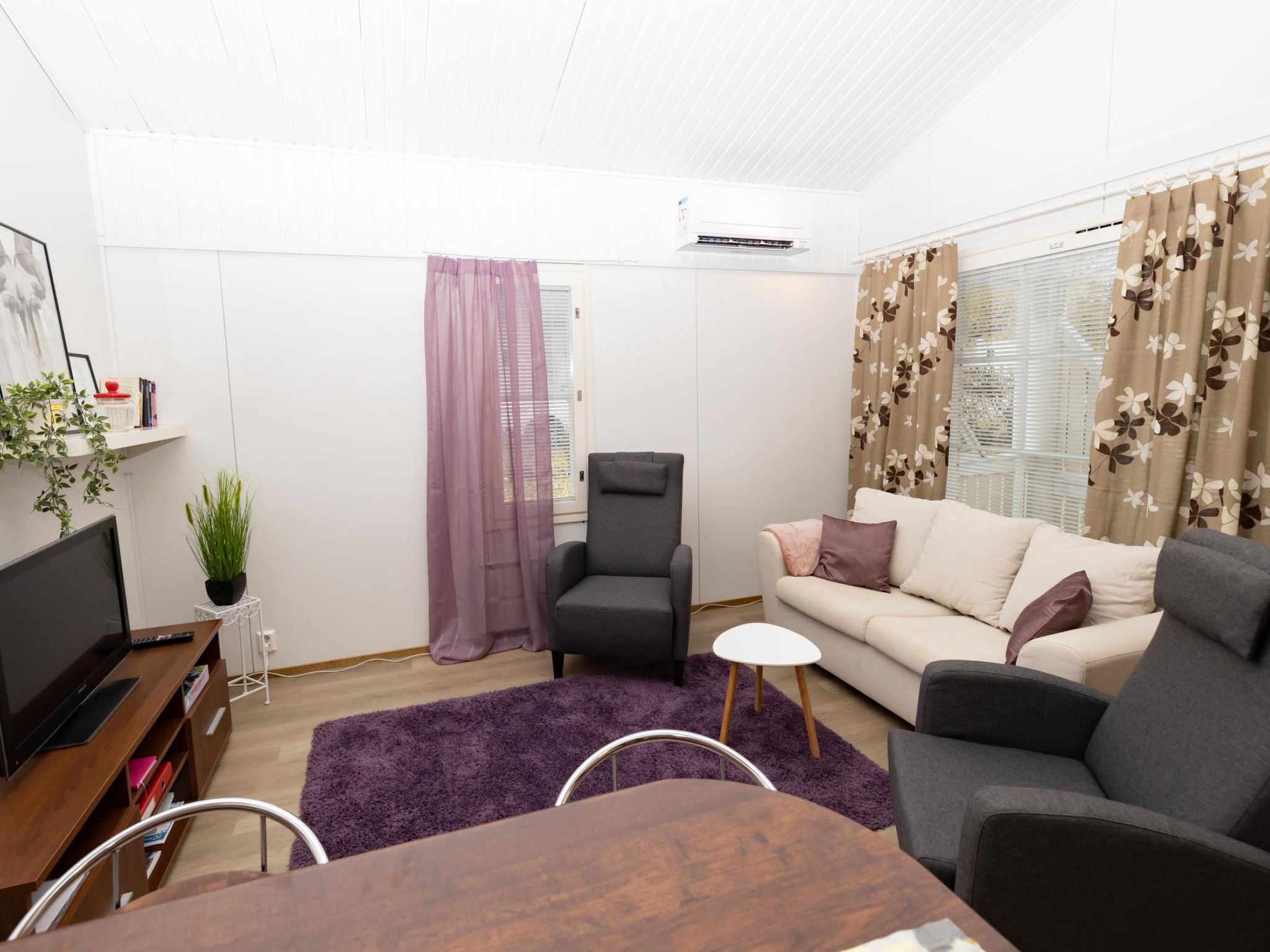 Koivukuja, katinkullantie-Binnen