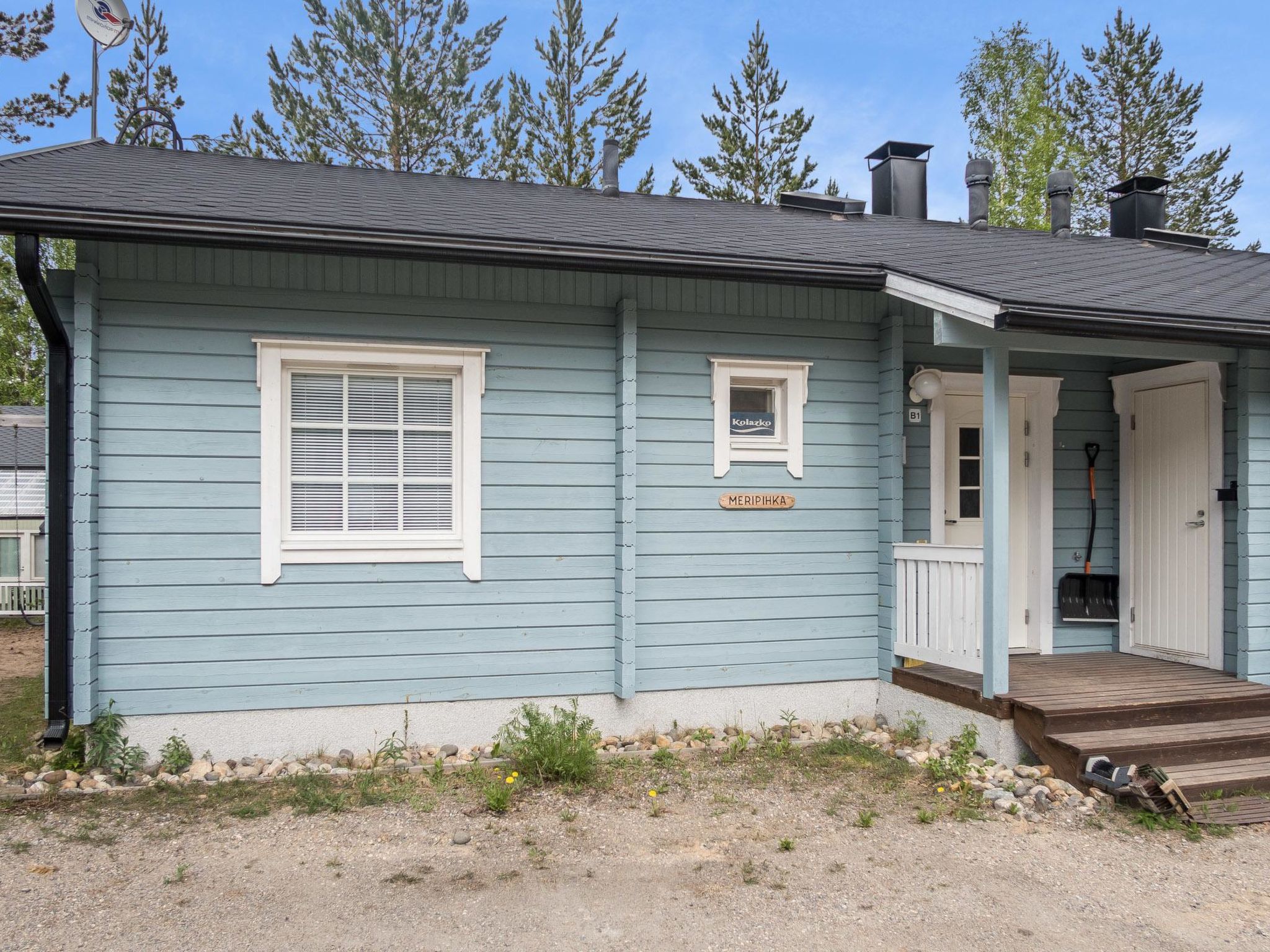 This apartment in log semi-detached house located in Vuokatti ski centre was completed in 2003. Floor area 59m². Combined living room & kitchen with sofa-bed for one person (width 120 cm), two bedroo..