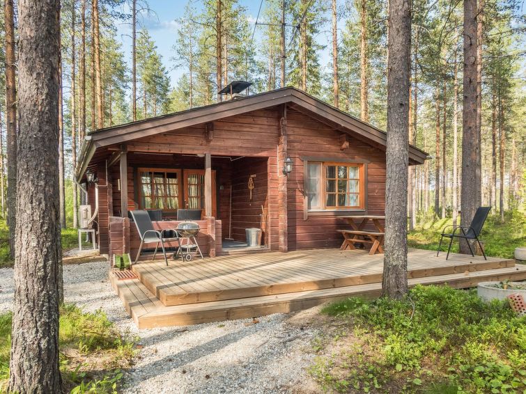 This log cottage by the Lake Pikku-Valkeinen in Välikoski area in Sotkamo was completed in 1993. Floor area 57 m². Kitchen, living room with beds for three, bedroom with separate beds for two. Sauna..