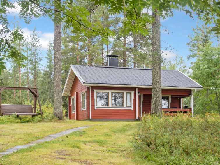 120 km nördlich von Kajaani. See Pesiönjärvi 35 m (Länge 8 km, Breite 5 km), flaches Wasser, fester Lehmboden. Eigenes Boot. Blockhaus, Baujahr 1991, Wohnküche, Schlafzimmer mit 2 Betten, Schlafb..