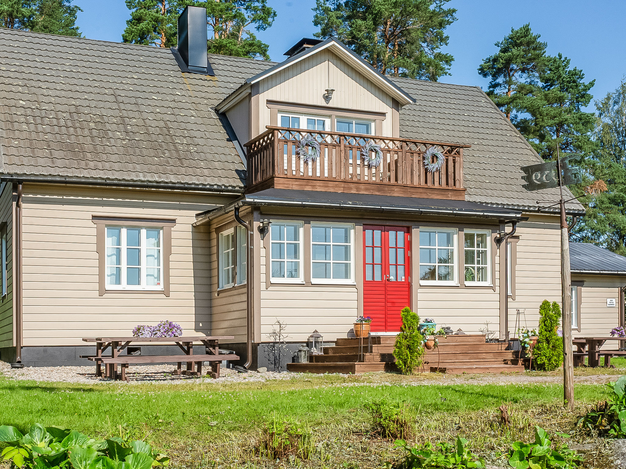 Päätalo, mökkilomat ja perhejuhlat - Inside
