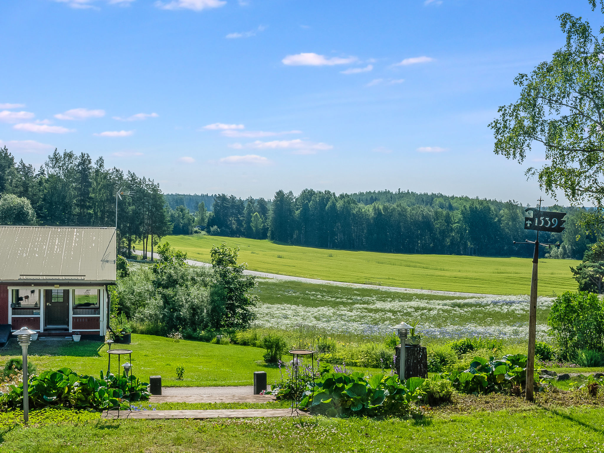 Päätalo, mökkilomat ja perhejuhlat - Inside