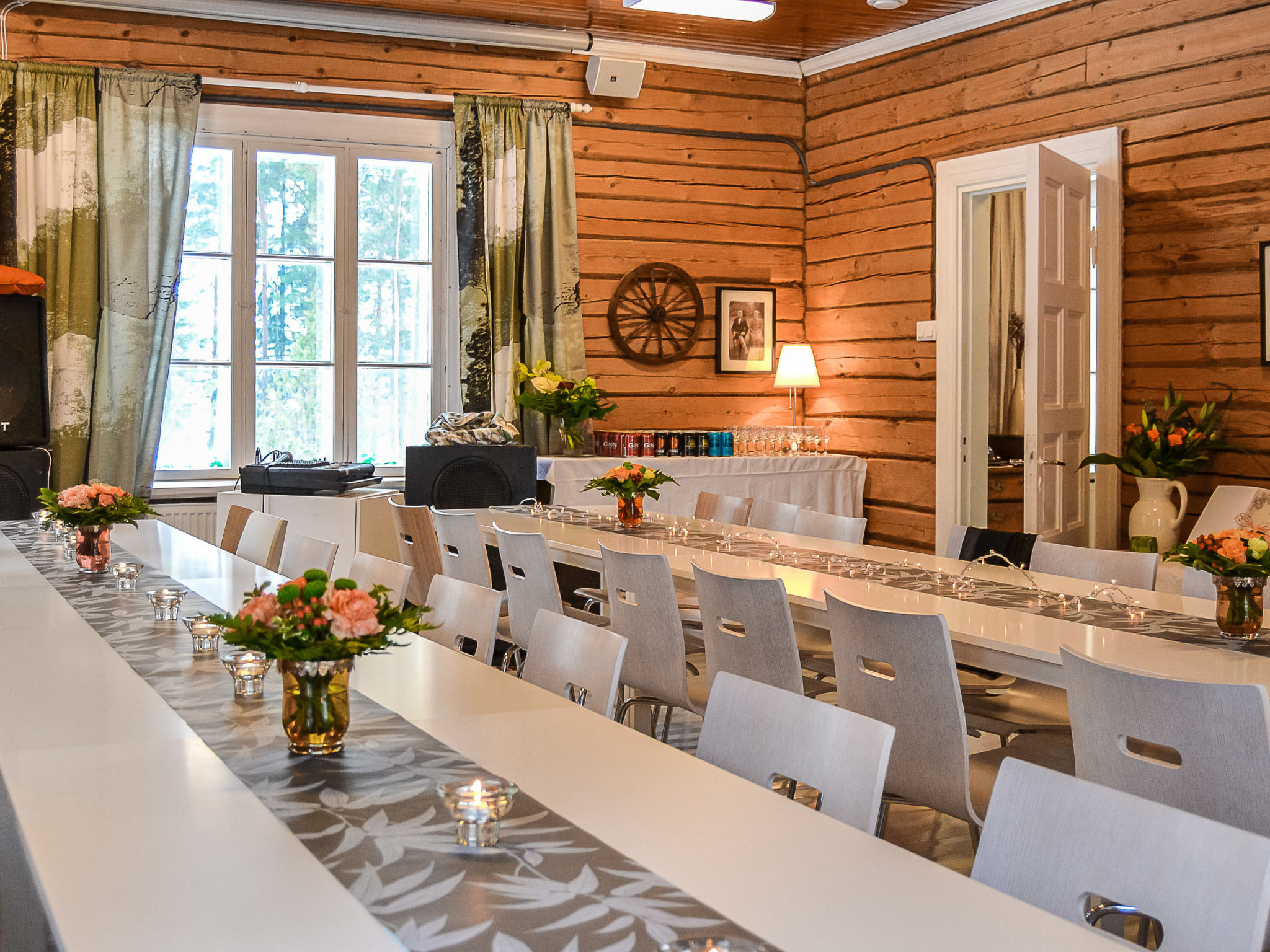 Päätalo, mökkilomat ja perhejuhlat - Inside
