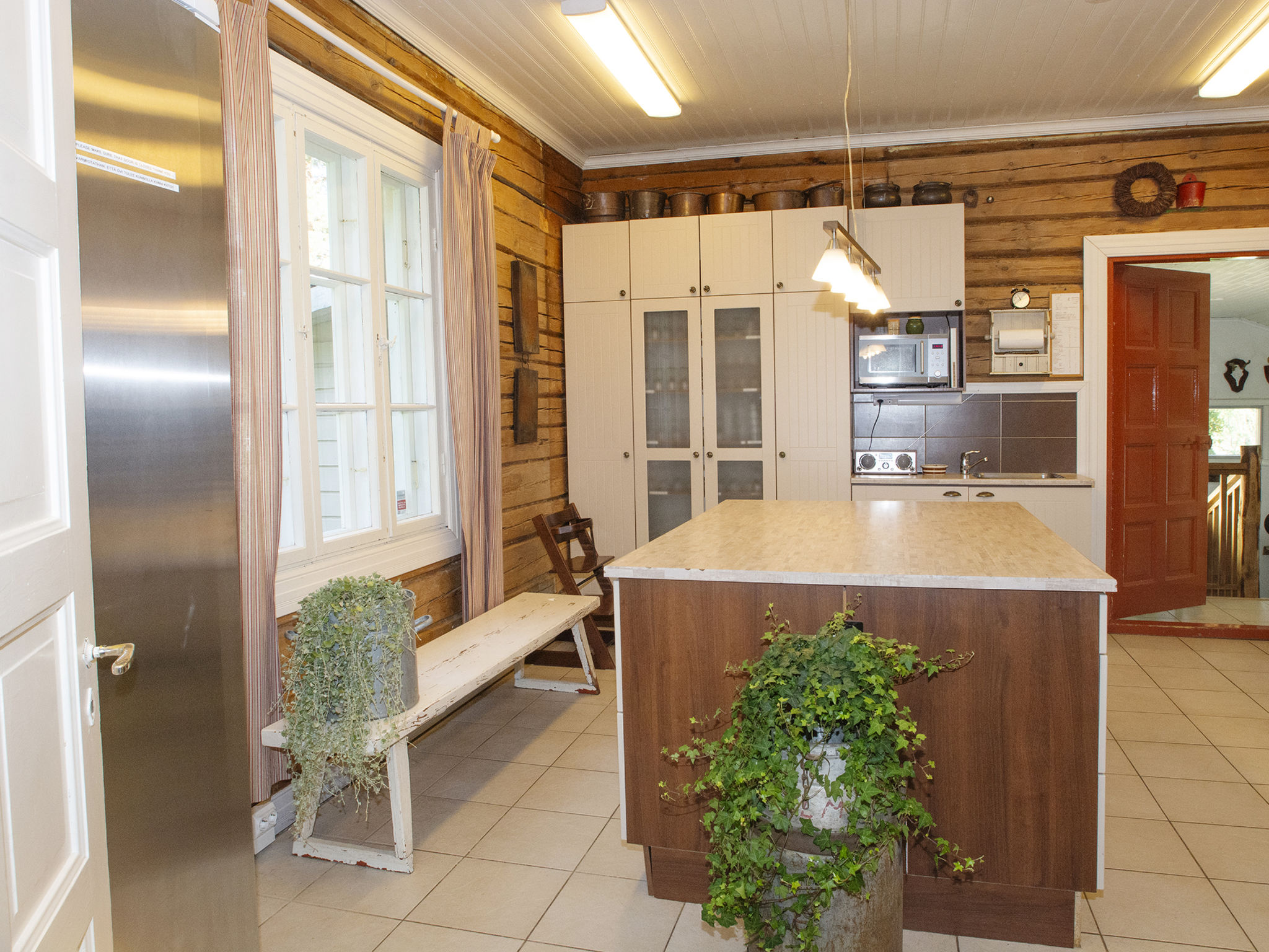 Päätalo, mökkilomat ja perhejuhlat - Inside
