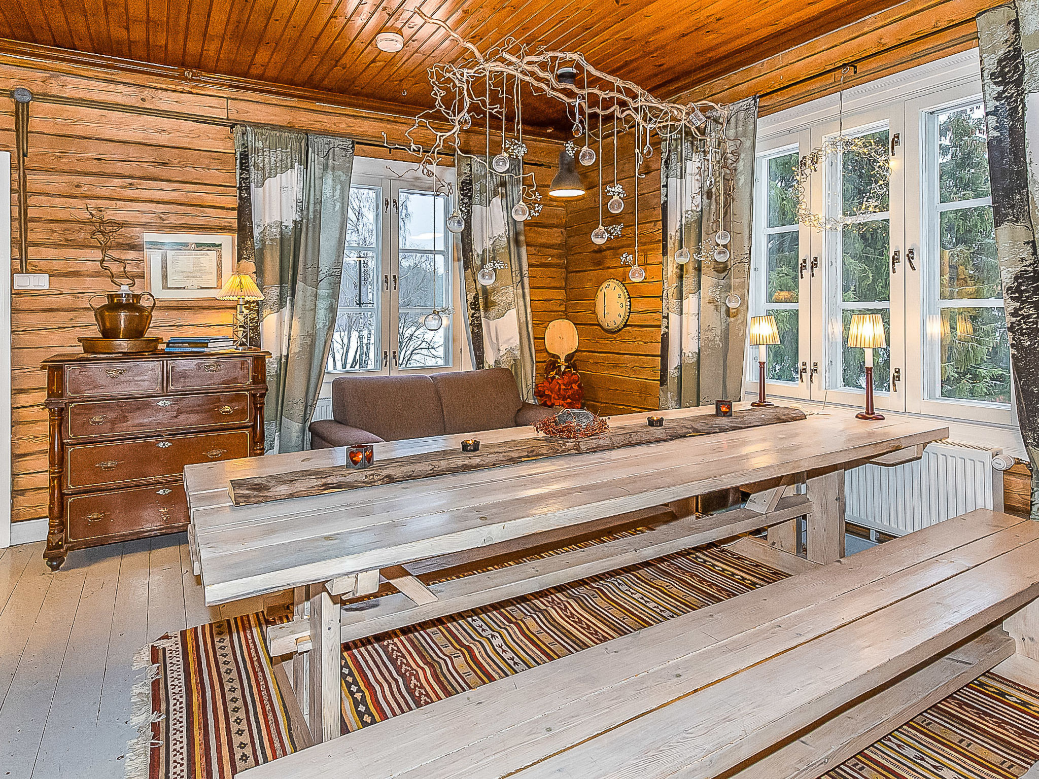 Päätalo, mökkilomat ja perhejuhlat - Inside