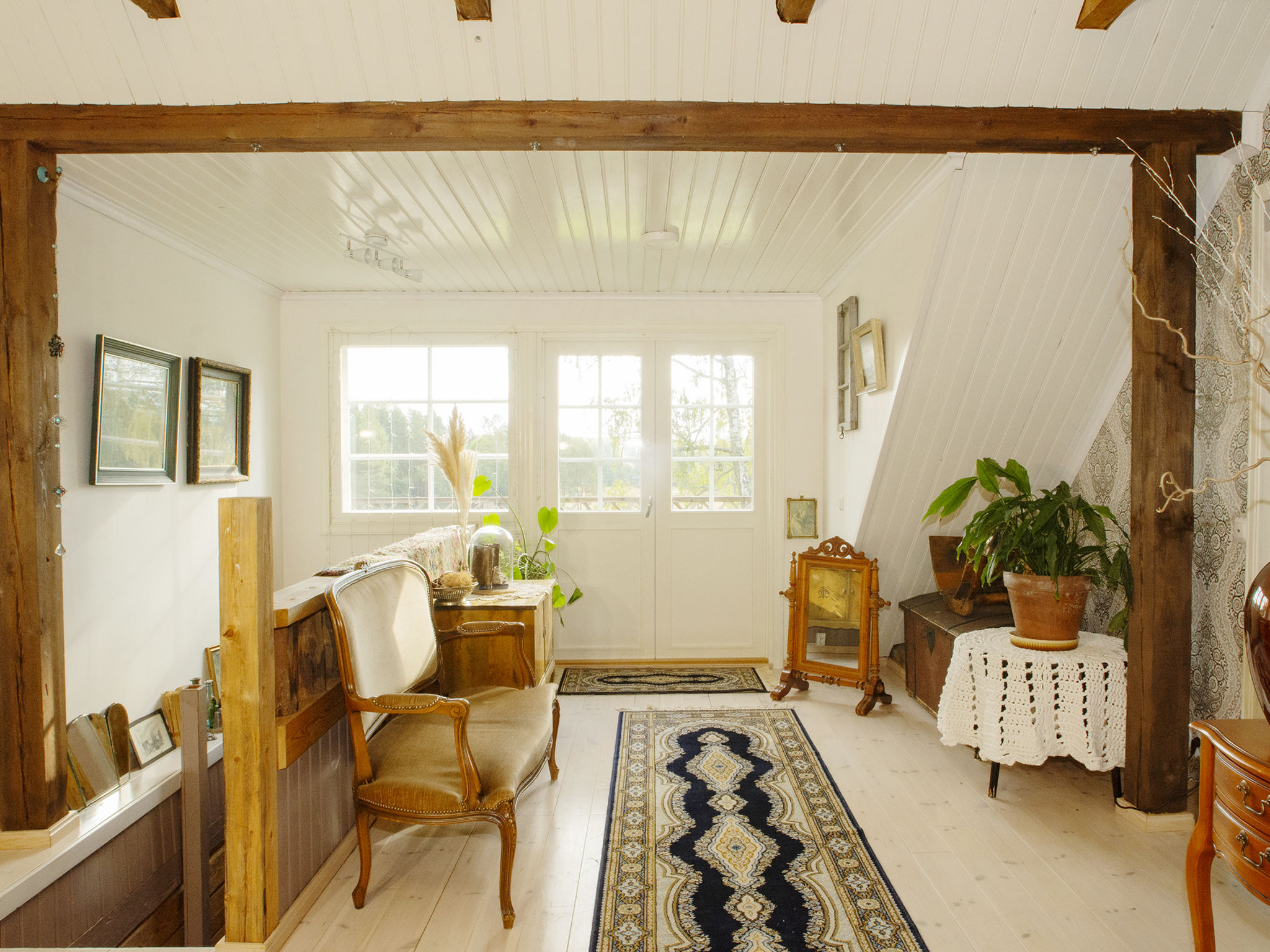 Päätalo, mökkilomat ja perhejuhlat - Inside