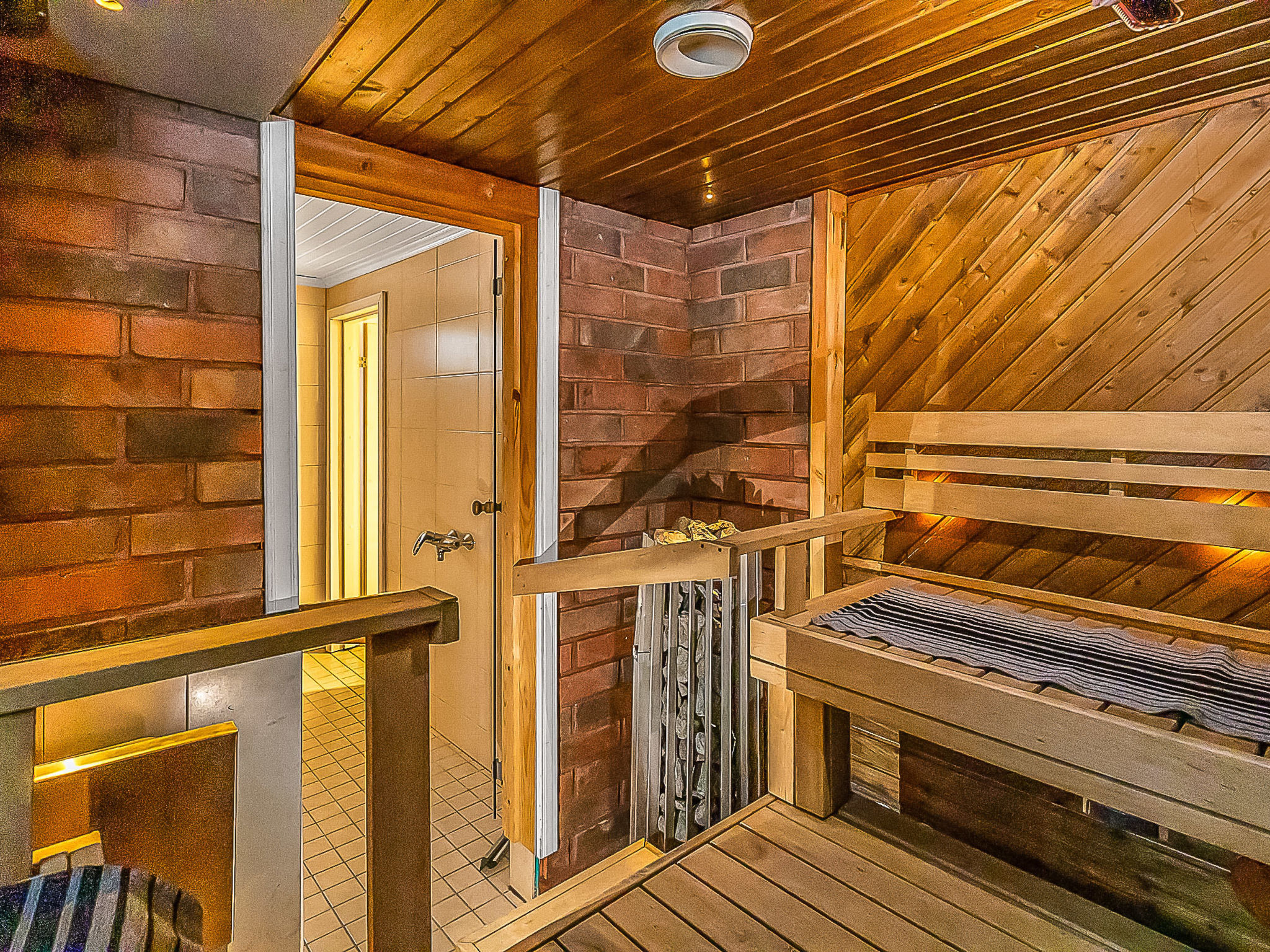 Päätalo, mökkilomat ja perhejuhlat - Inside