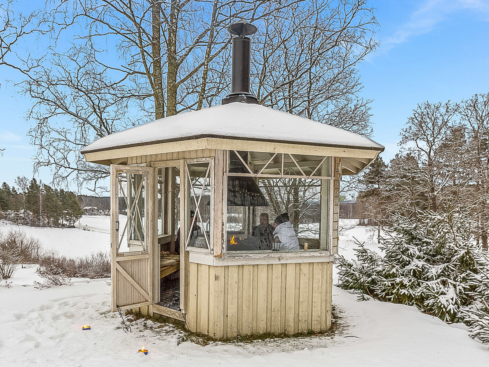 Päätalo, mökkilomat ja perhejuhlat - Inside
