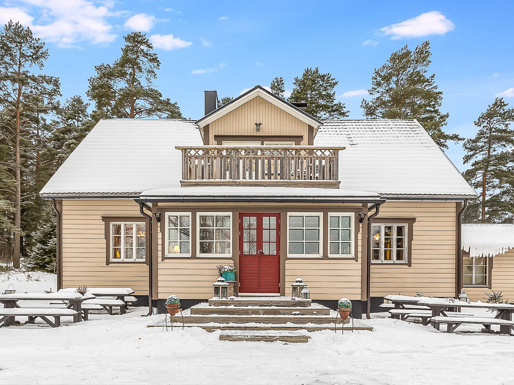 Päätalo, mökkilomat ja perhejuhlat - Inside
