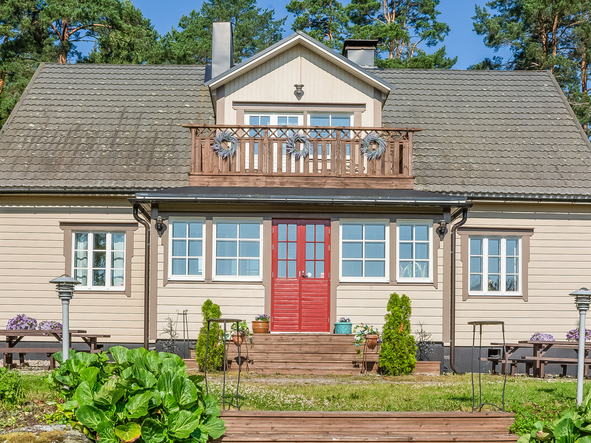Päätalo, mökkilomat ja perhejuhlat-Inside