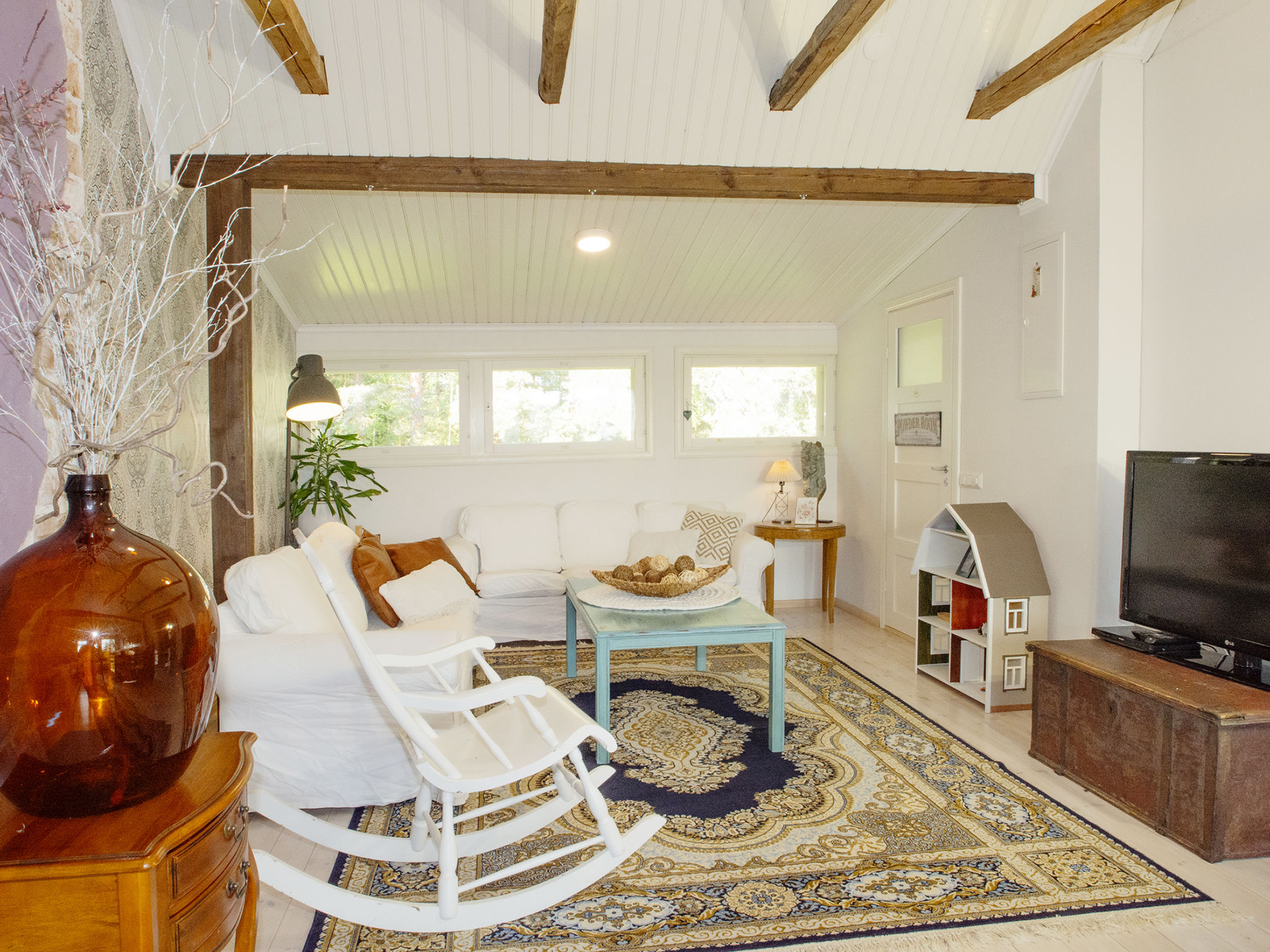 Päätalo, mökkilomat ja perhejuhlat-Inside