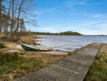 Knusse houten cabin aan het Päijänne-meer met sauna, op 9 meter van het water - thumbnail 2