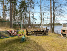 Knusse houten cabin aan het Päijänne-meer met sauna, op 9 meter van het water - thumbnail 6