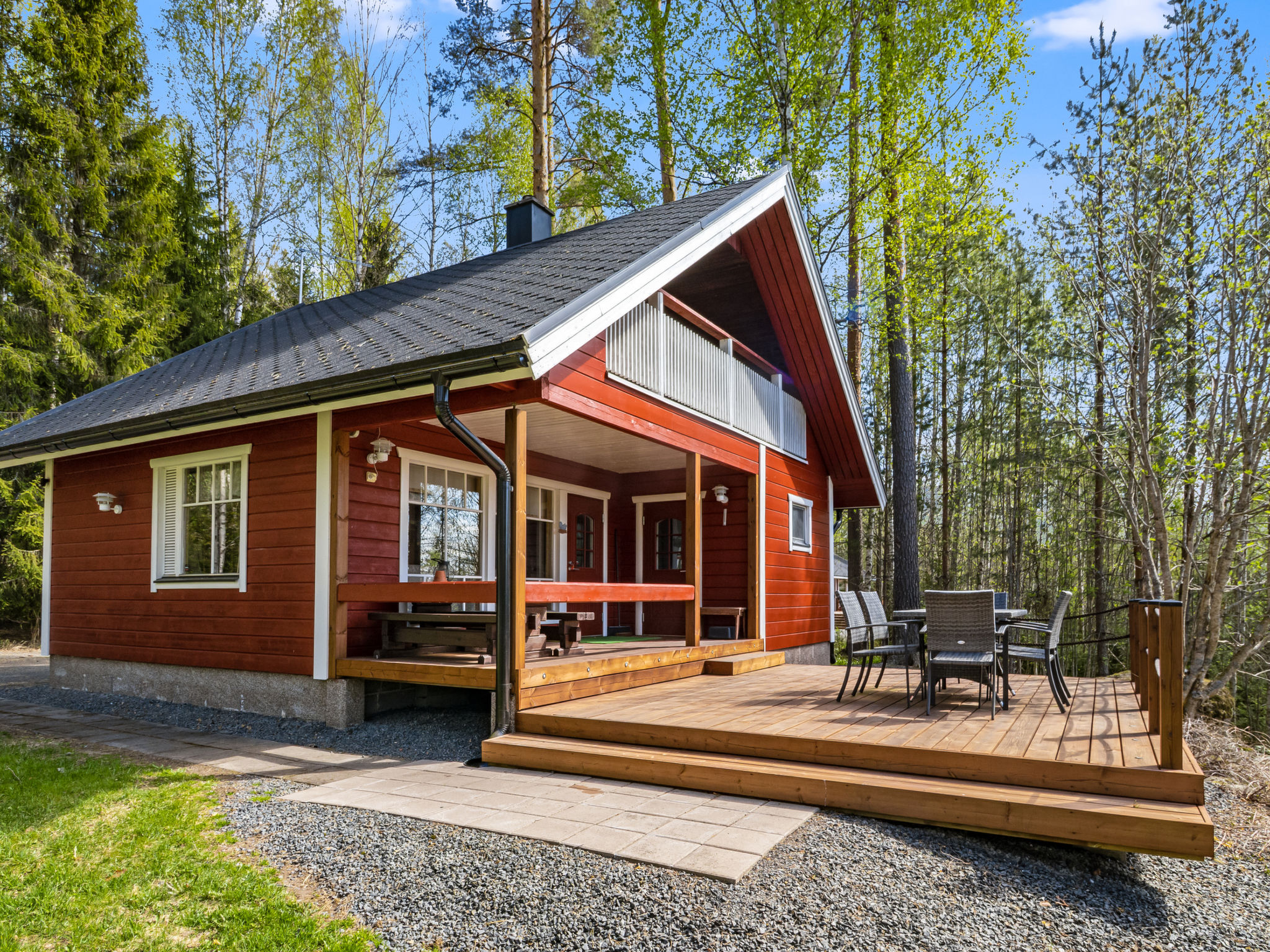 145 km northwest of Helsinki. Artificial pond 40 m (length 100 m, breadth 50 m), deep, sanded mud bottom. Small boat in shared use with cottage 7299. 

Log cabin 1996, living room/kitchen, a small bed..