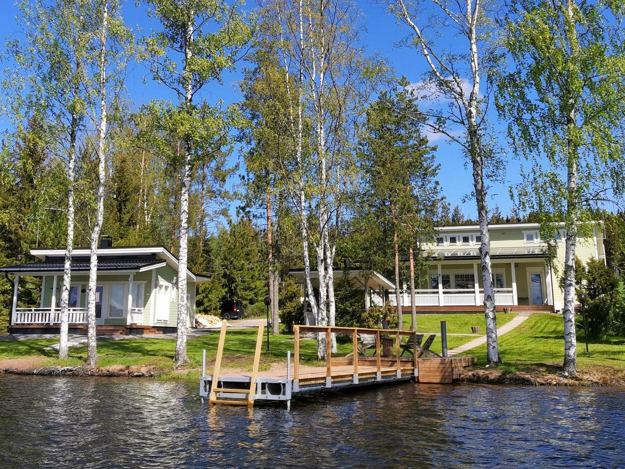 Welcome to Villa Onnela, a 100 m² cabin built in 2016, offering a beautiful setting for a holiday on the shores of Lake Kyrösjärvi. This cozy cabin is located in Hämeenkyrö, just 44 km from Tampe..