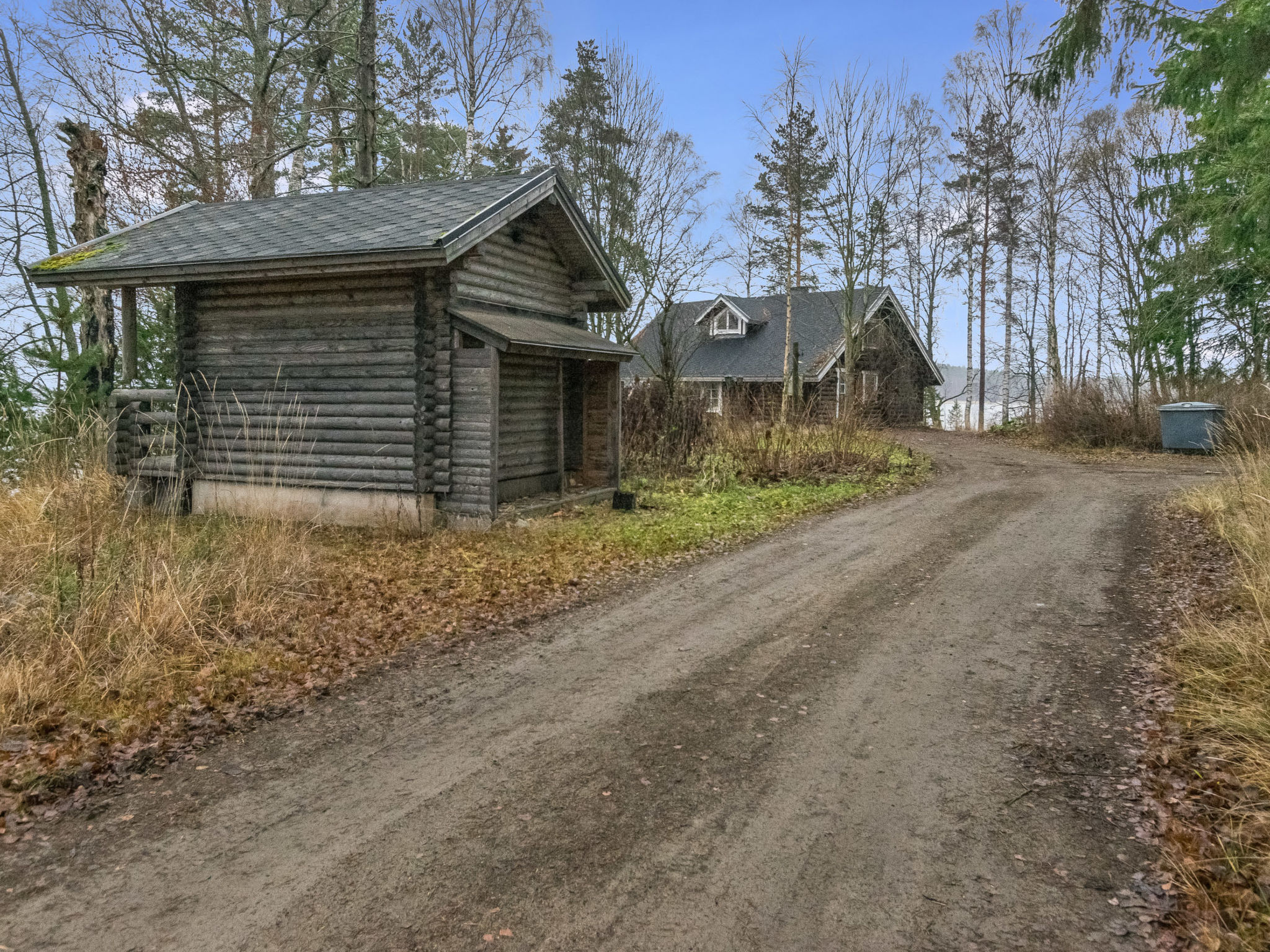 Kärkimökki - Binnen