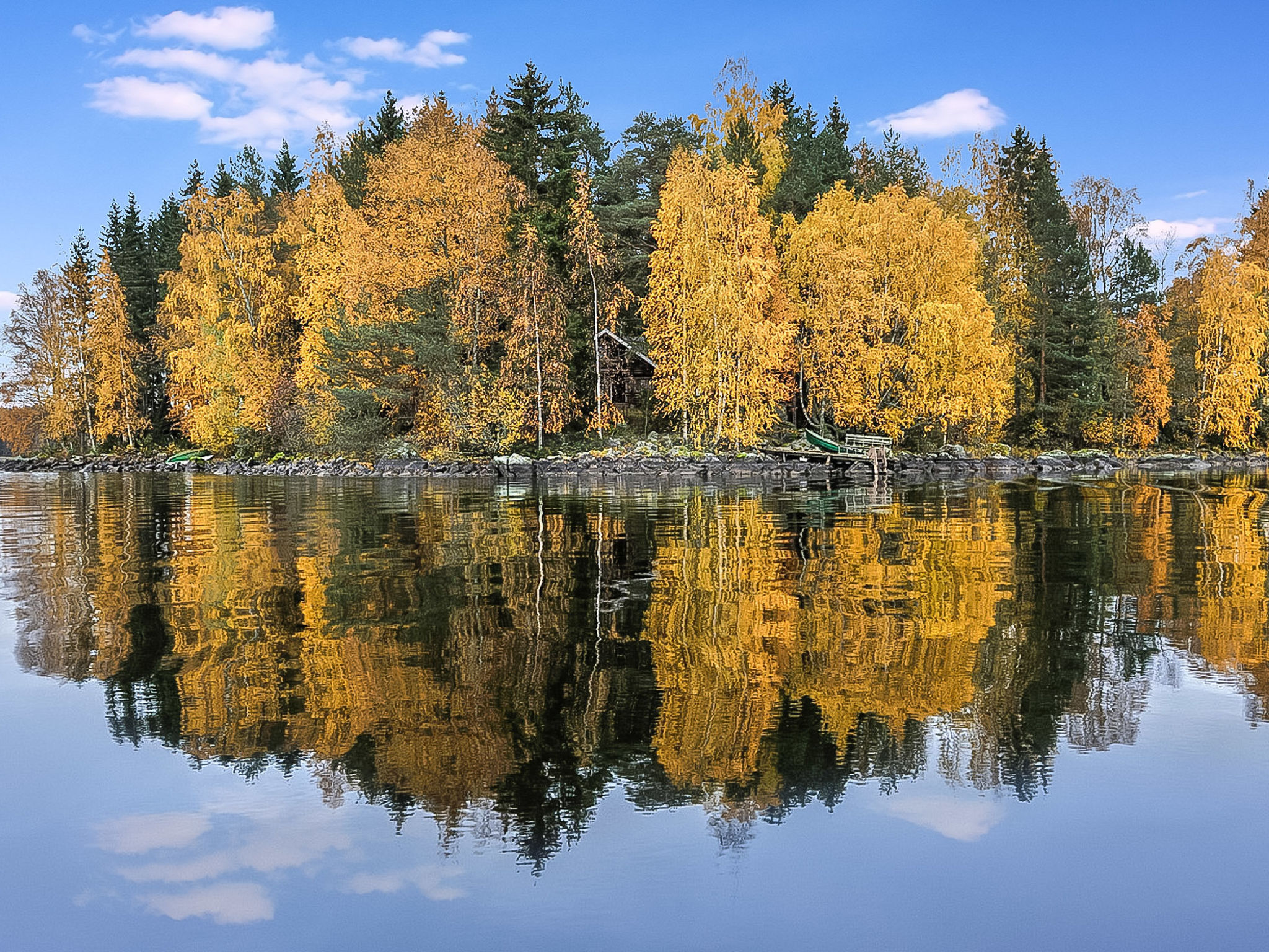 Kärkimökki - Binnen