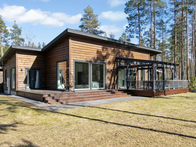 Op 600 m van het meer: Ruim vakantiehuis Villa Dalton in Heinola in Heinola