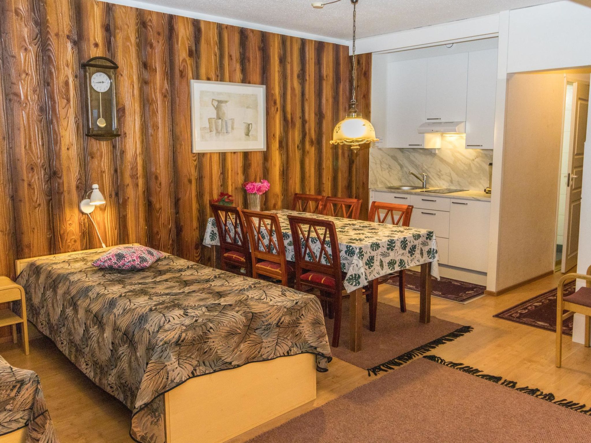 Kylpylä-hotelli, huone 448-Binnen