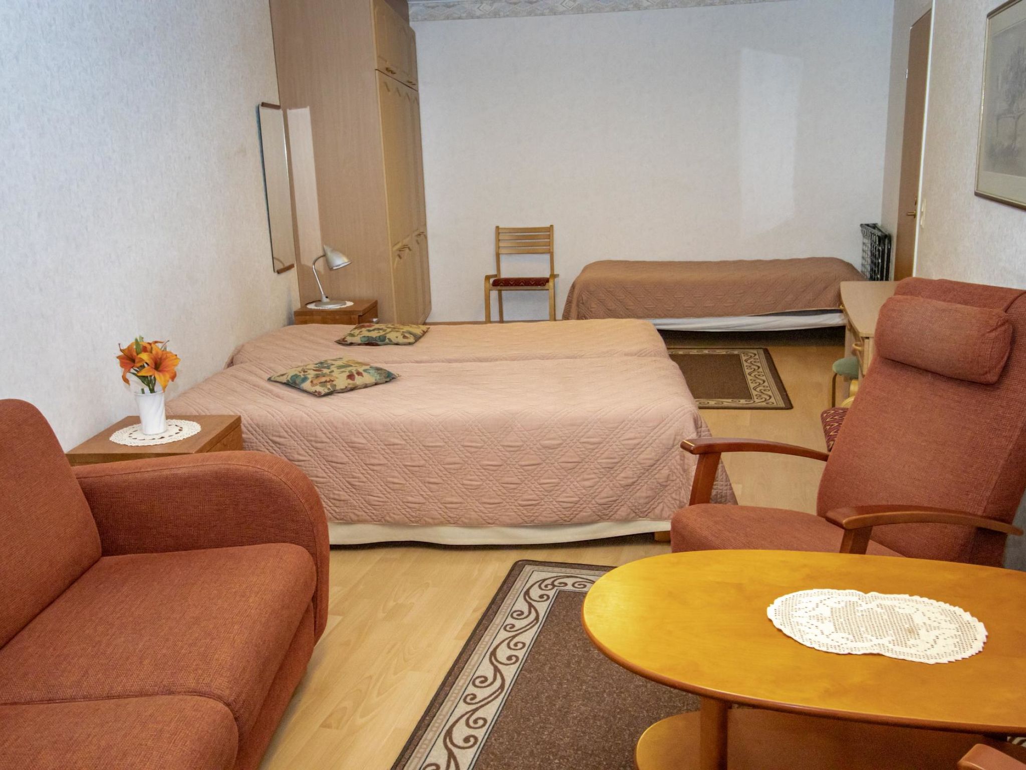 Kylpylä-hotelli, huone 242