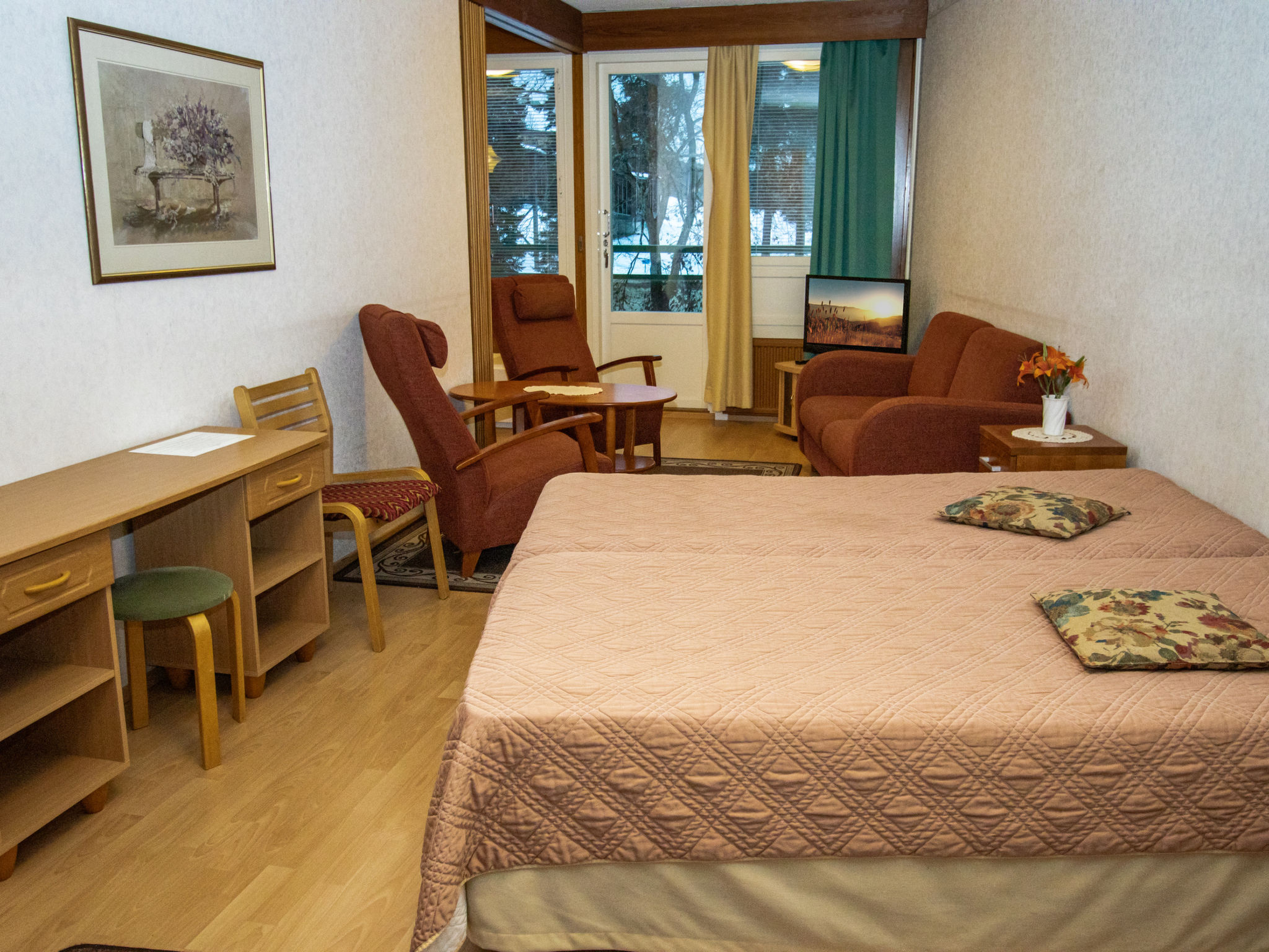 Kylpylä-hotelli, huone 242