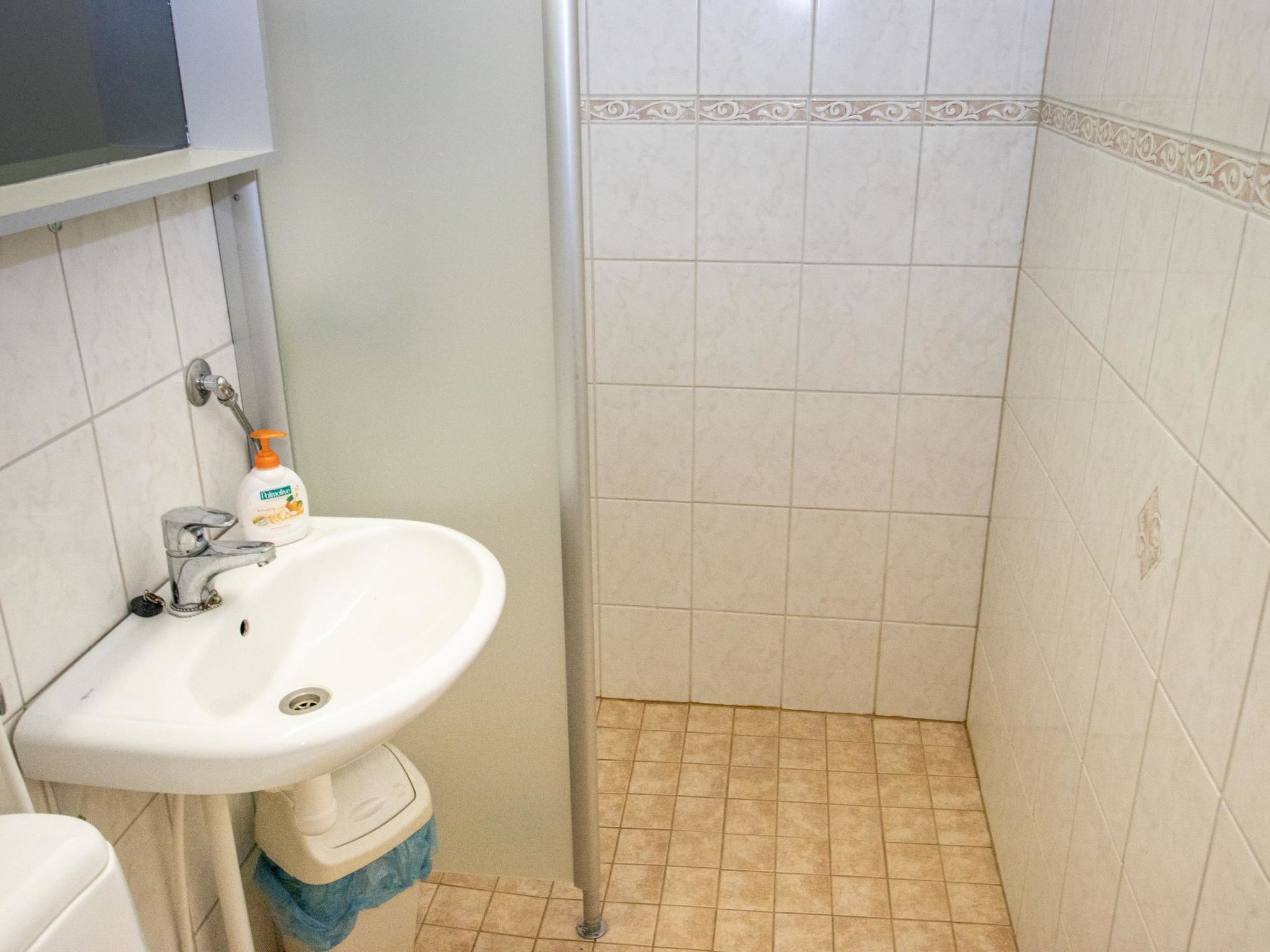 Kylpylä-hotelli, huone 145-Binnen