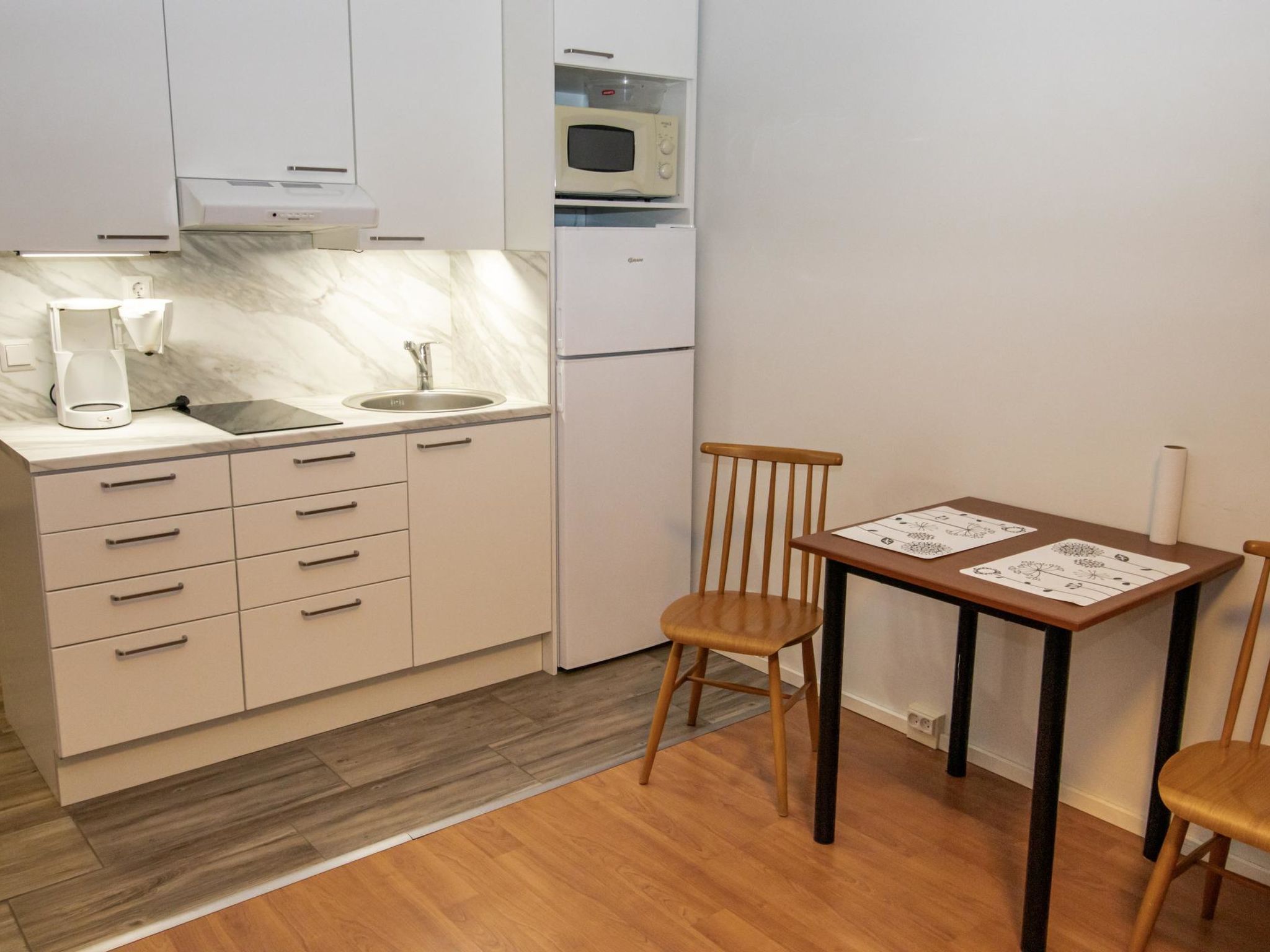 Kylpylä-hotelli, huone 152-Binnen