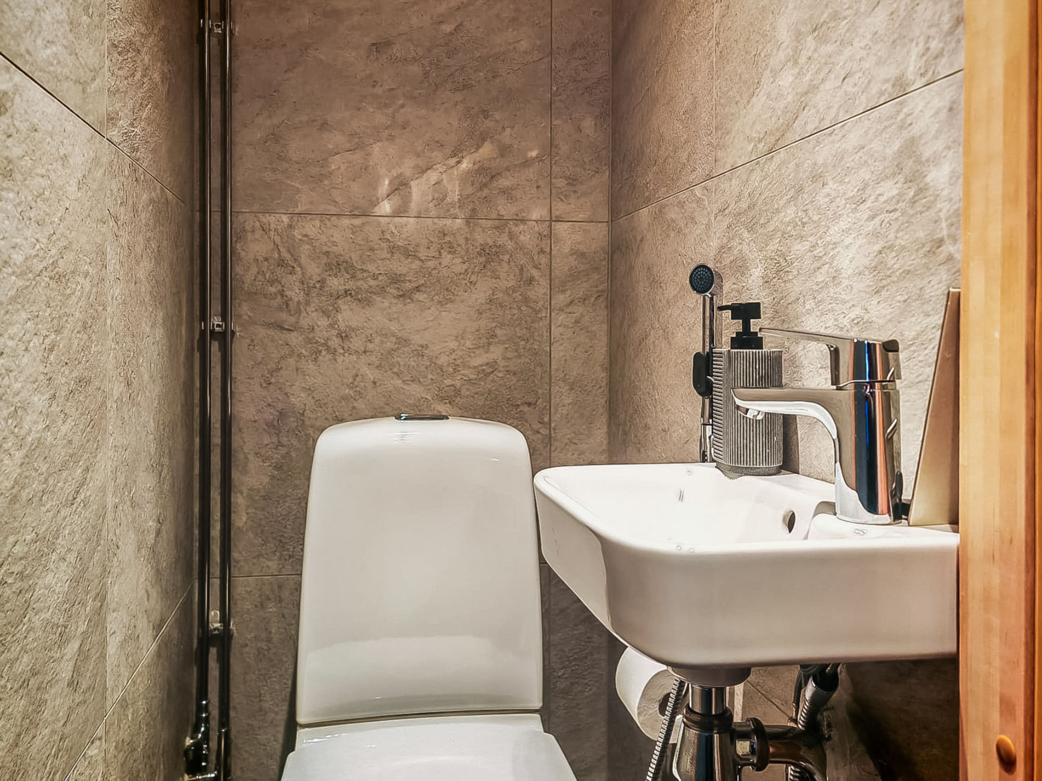 Villa Loisto: Luxe Finse cottage aan het meer met sauna's en barbecuehut - foto 23
