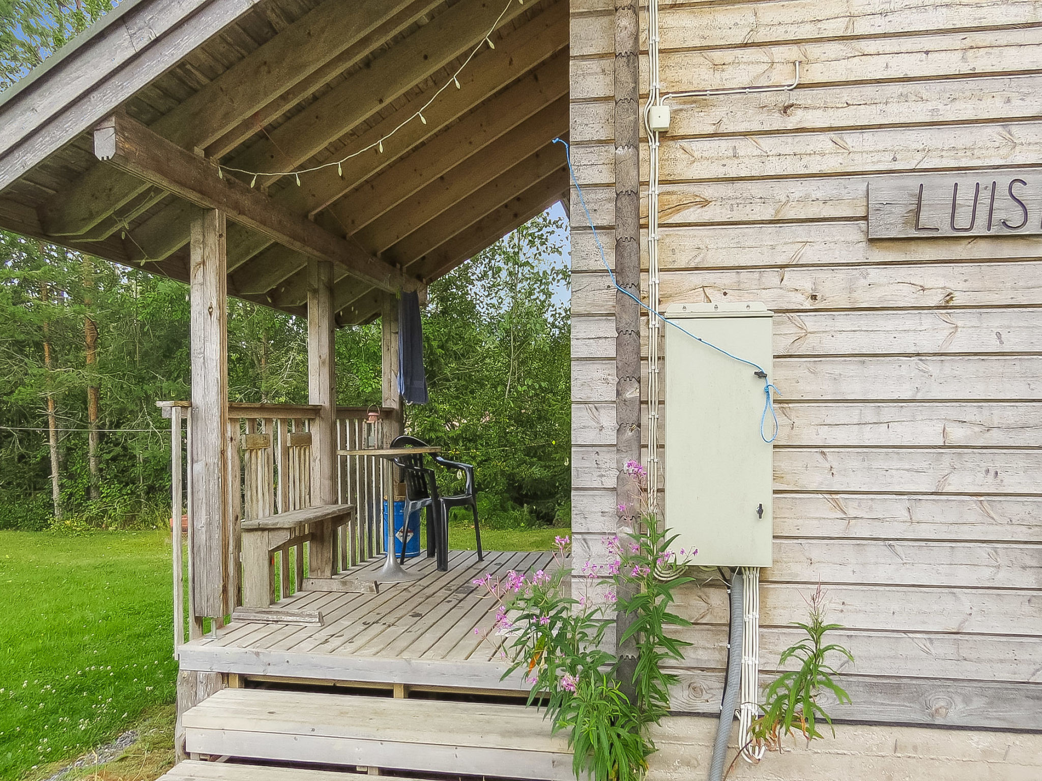 Log cabin located within a cluster of four separate cabins next to the Porttikallio ski center. The "Mummolatu" trail, 2.5 km long, circles the cabin area and connects to the Porttikallio trail networ..