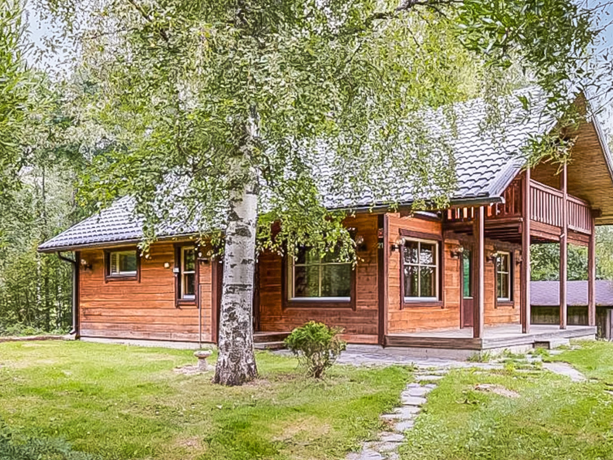 Tranquil cabin for year-round vacations by the fish-filled Lake Kuorevesi. The spacious yard receives ample sunlight throughout the day. The cabin boasts comfortable beds for every guest. By the shore..