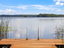 Knusse houten cabine direct aan het meer in Suodenniemi - thumbnail 5