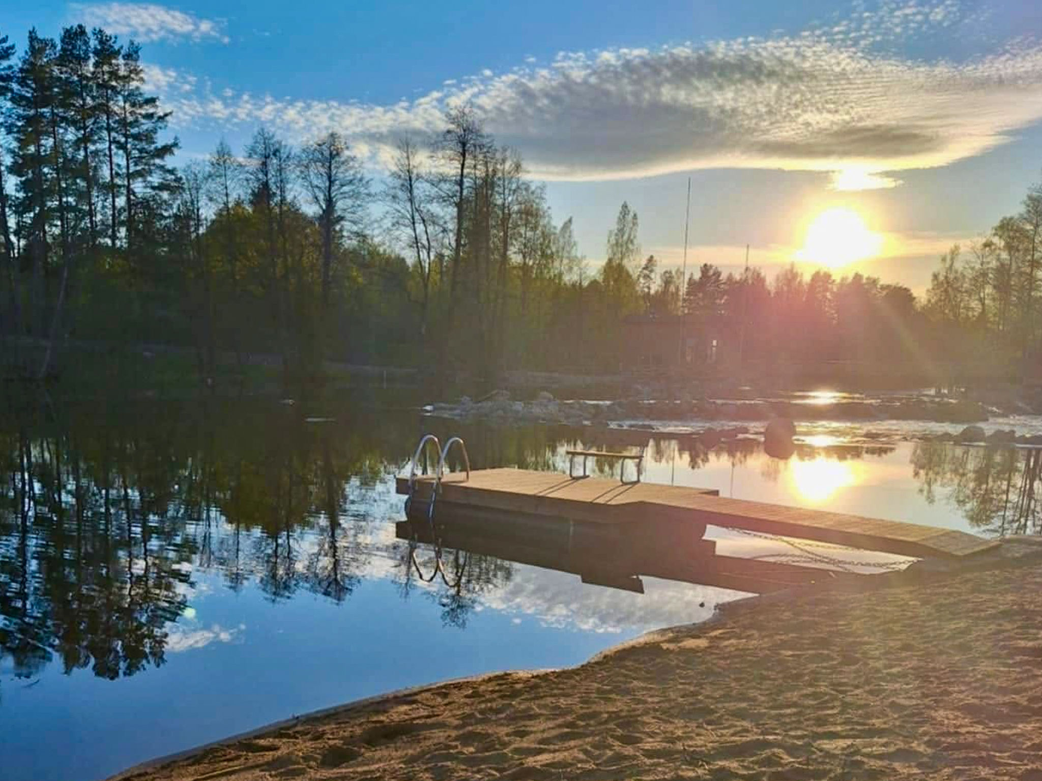 Virtaan väentupa - Dedans
