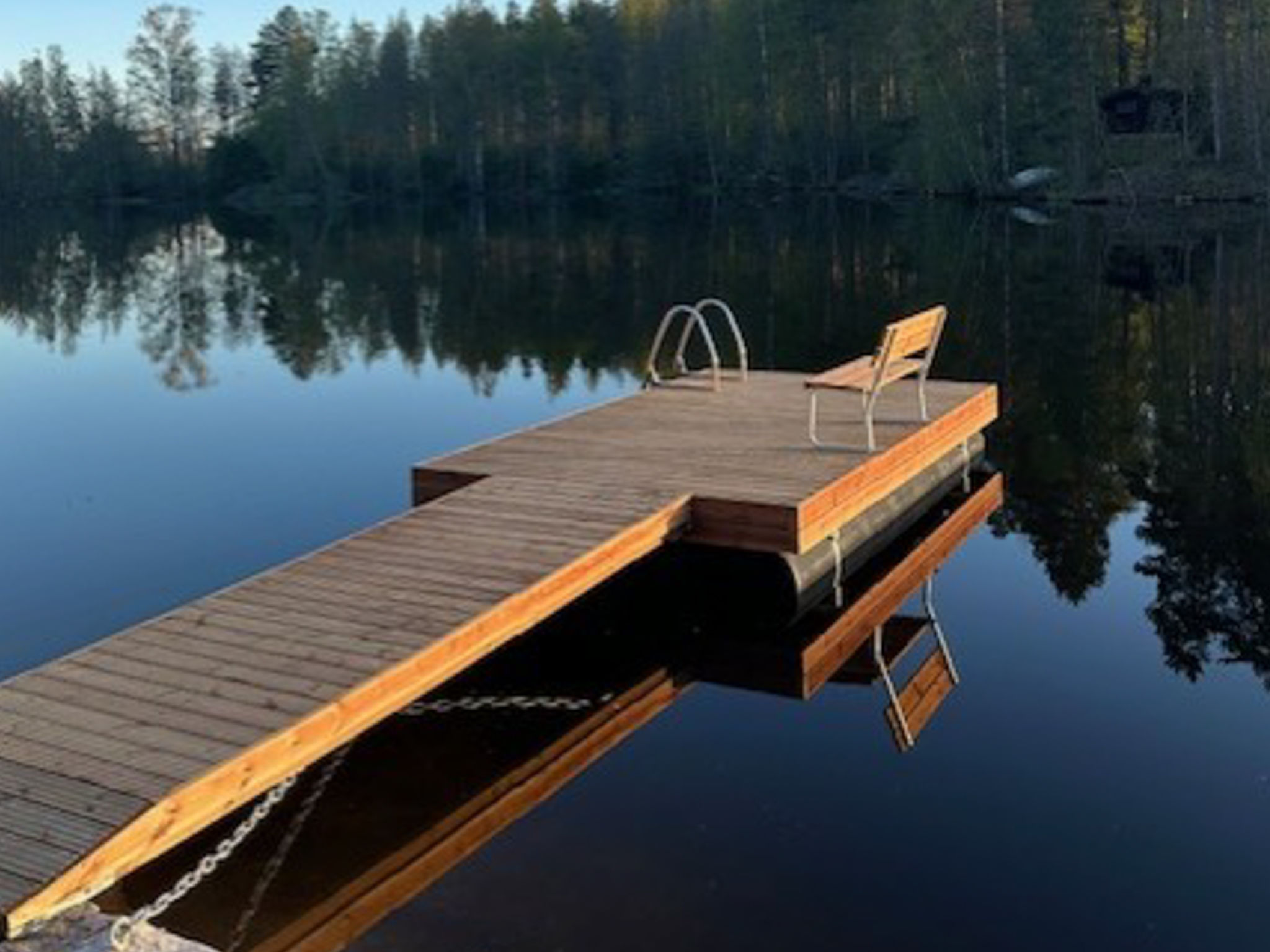 Virtaan väentupa - Dedans