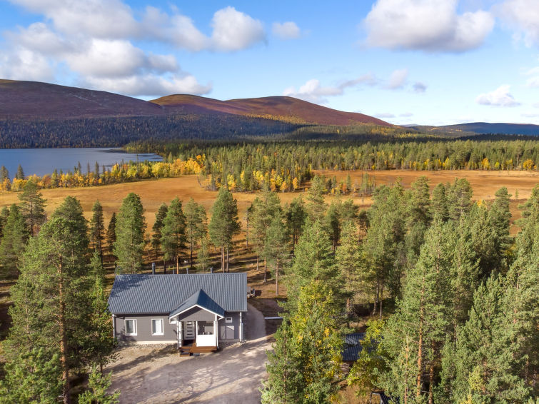 Aan het meer: Rustiek vakantiehuis Villa Taiga in Raattama in Raattama