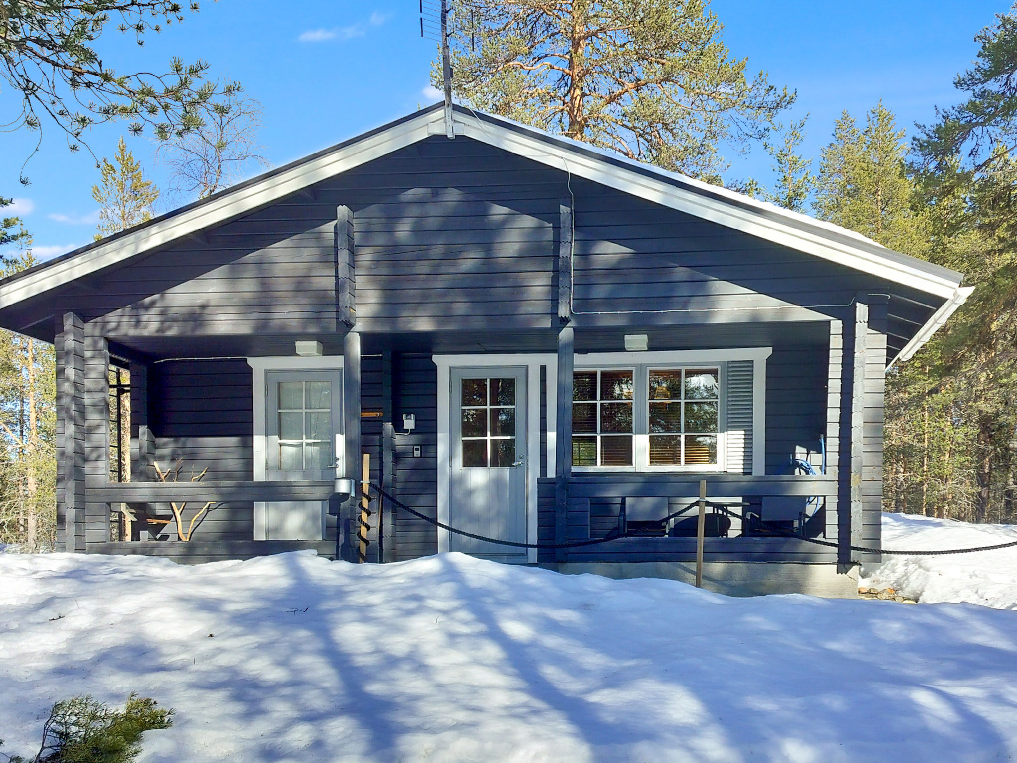 Cabin with amenities close to Pallas fells and national park. 
250 km to the north from Rovaniemi, near Raattama in Ylikyrö area. Located near the fell Pallastunturi.

Planed log cabin, built in 1993..