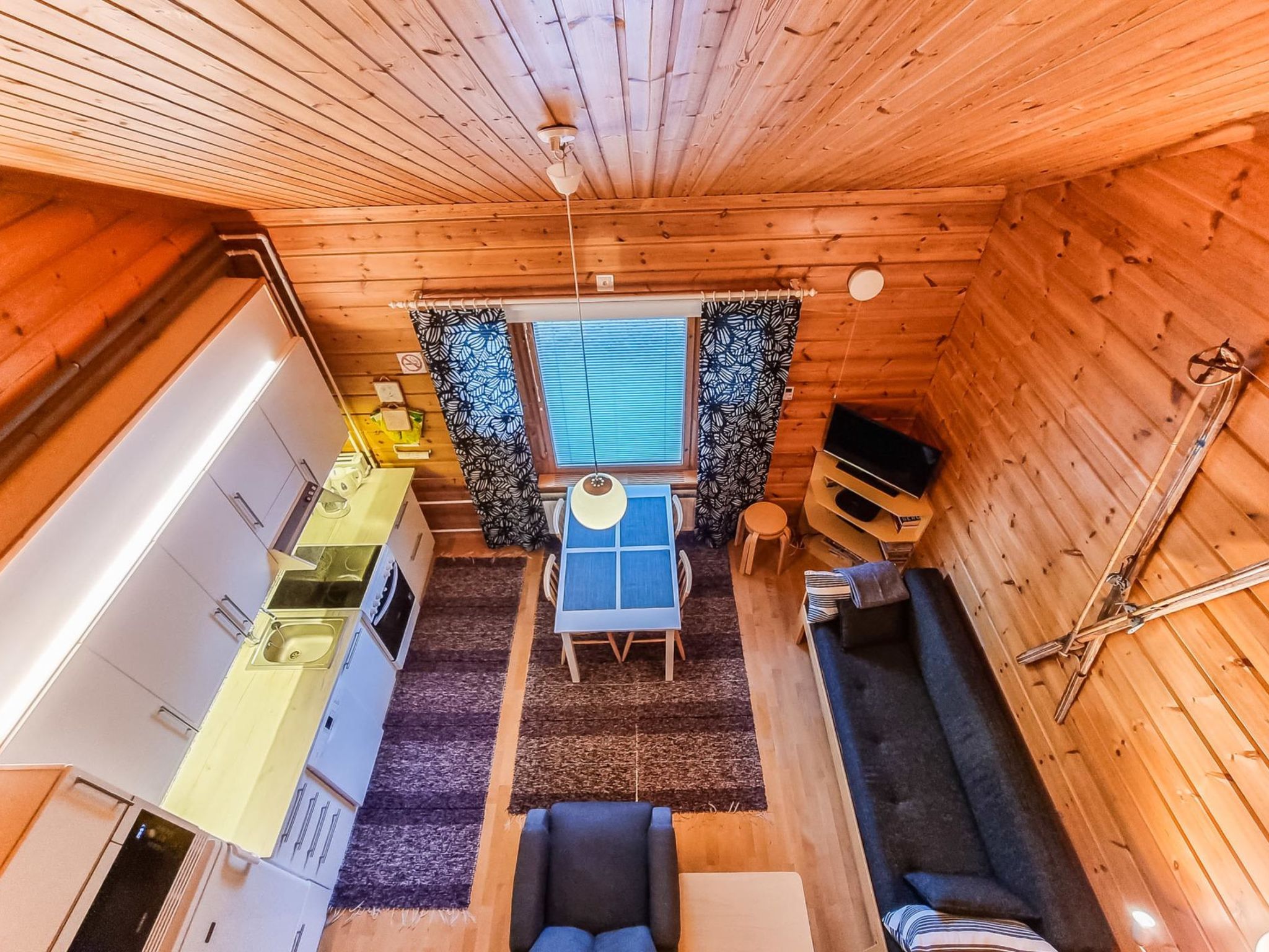 Lähikaltio 329-Inside