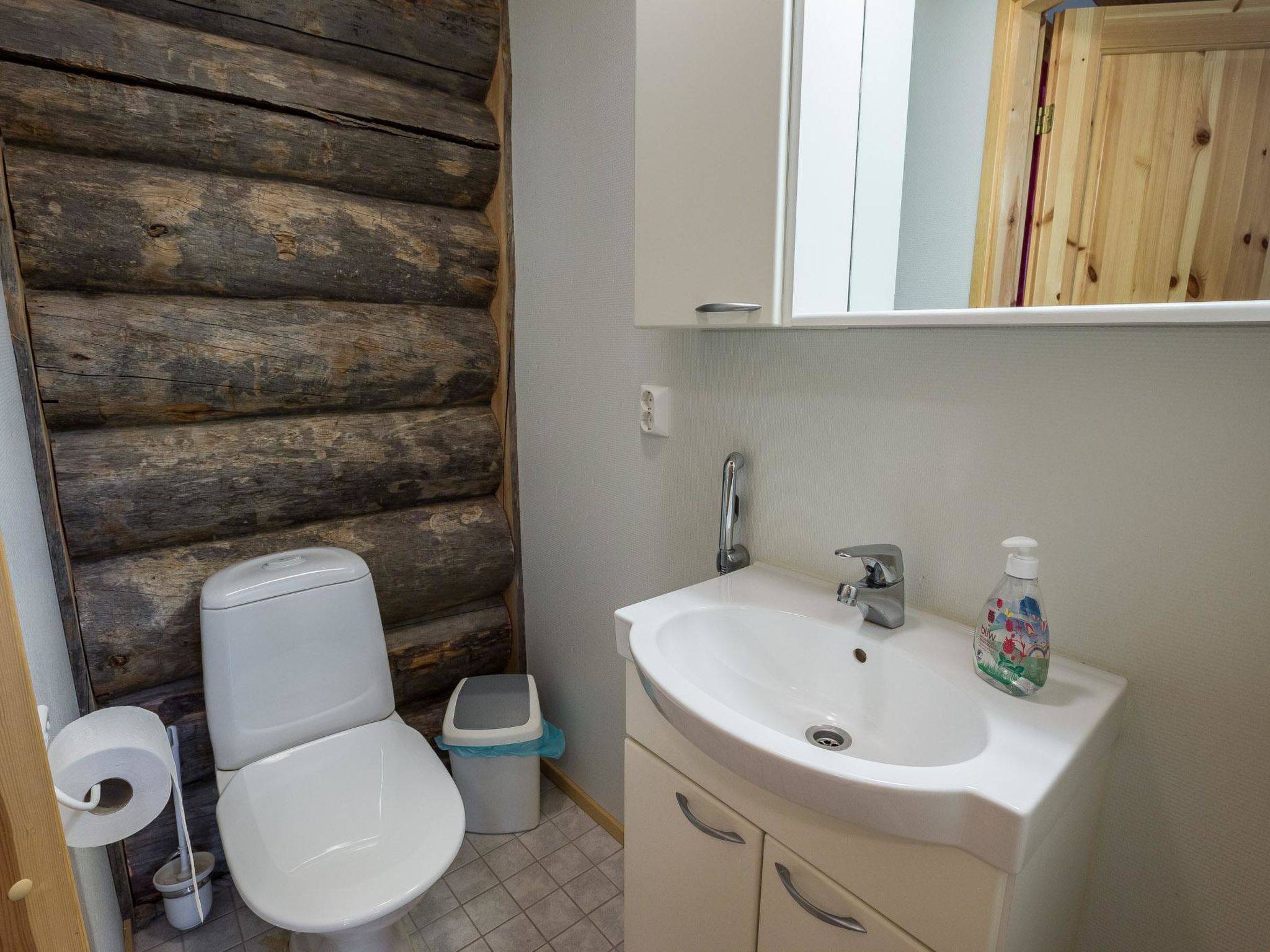 Teerentie / poronpesä (g20)-Binnen