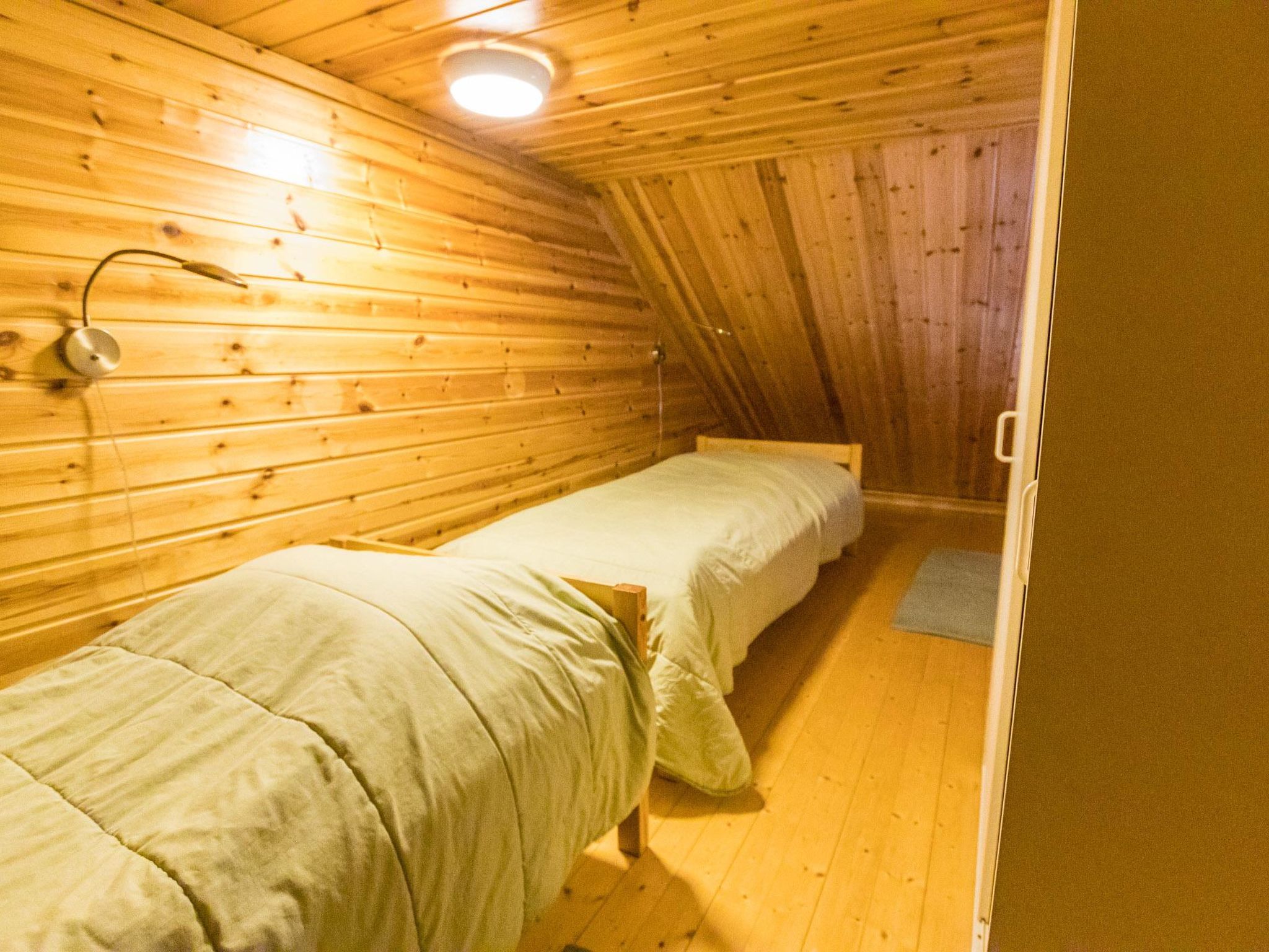 Ylläsmehto 2-Inside