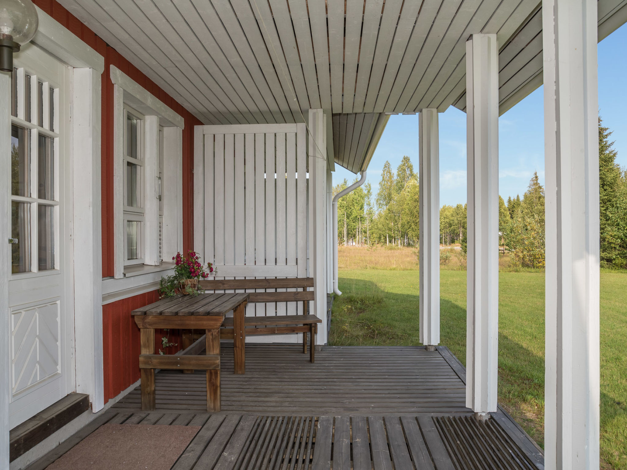 Ylläskarpalo 2 keskimmäinen - Drinnen