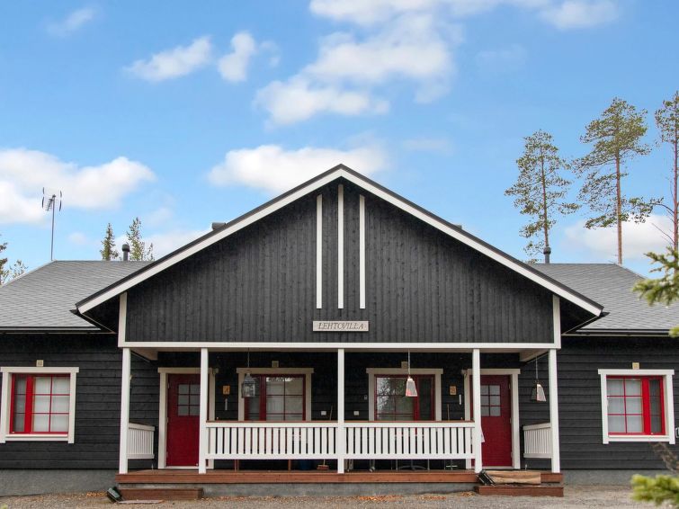 40 km nördlich von Kolari, Doppelhaus aus Holz, in der Myllylehto Gegend, im Dorf Äkäslompolo, Baujahr 2008. Küche, zwei Schlafzimmer, eins mit Doppelbett (160 x 200 cm), eins mit zwei getrennten ..