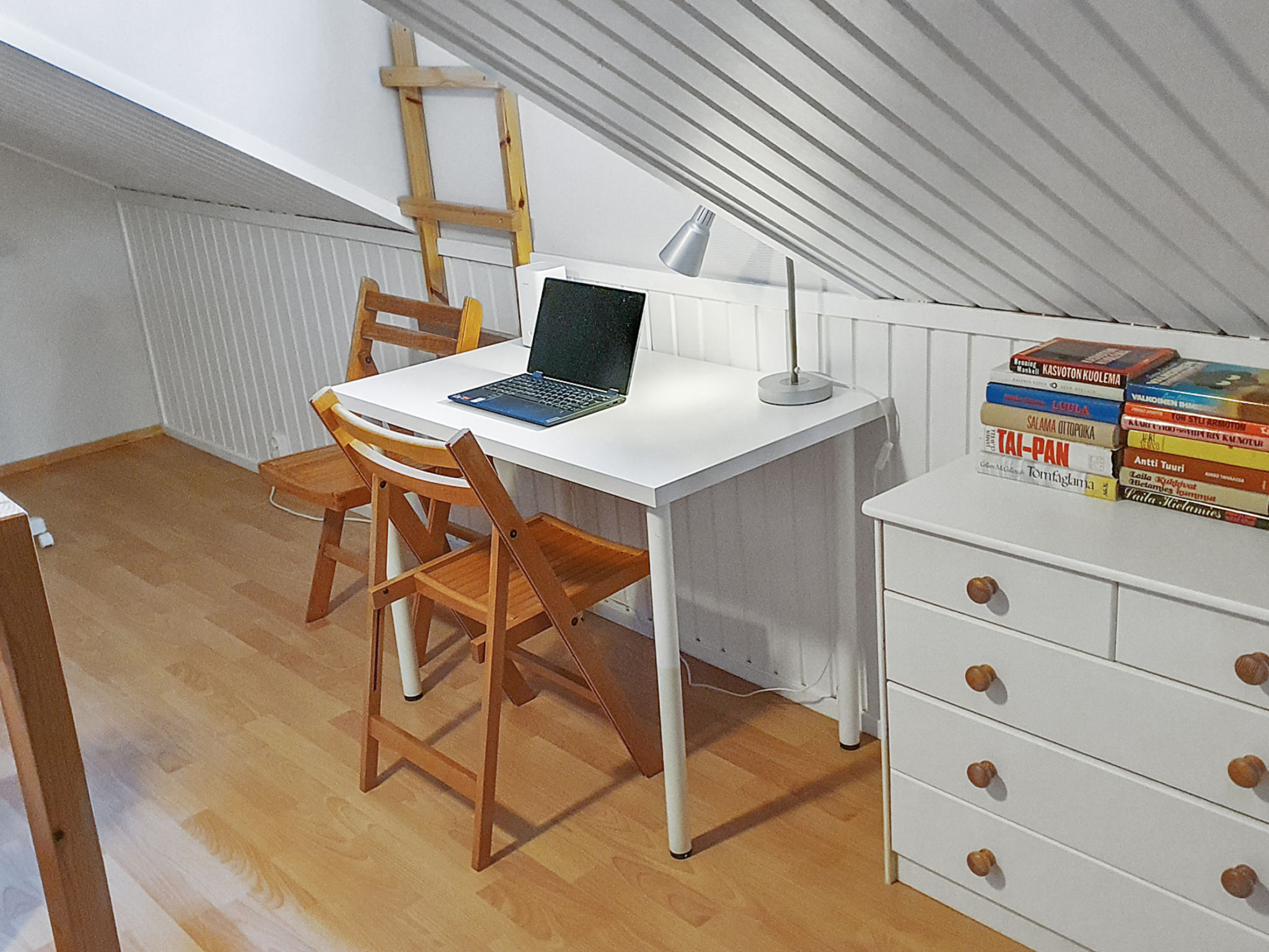 Kukasrakka 3 b 8-Drinnen