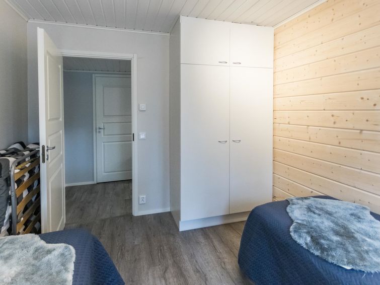 Yllas lojhtu b - Slide 11